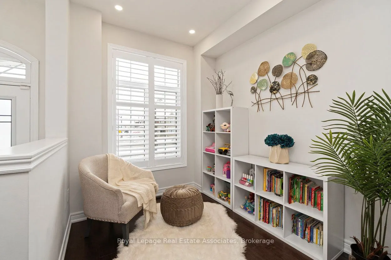 4061 Channing Crescent