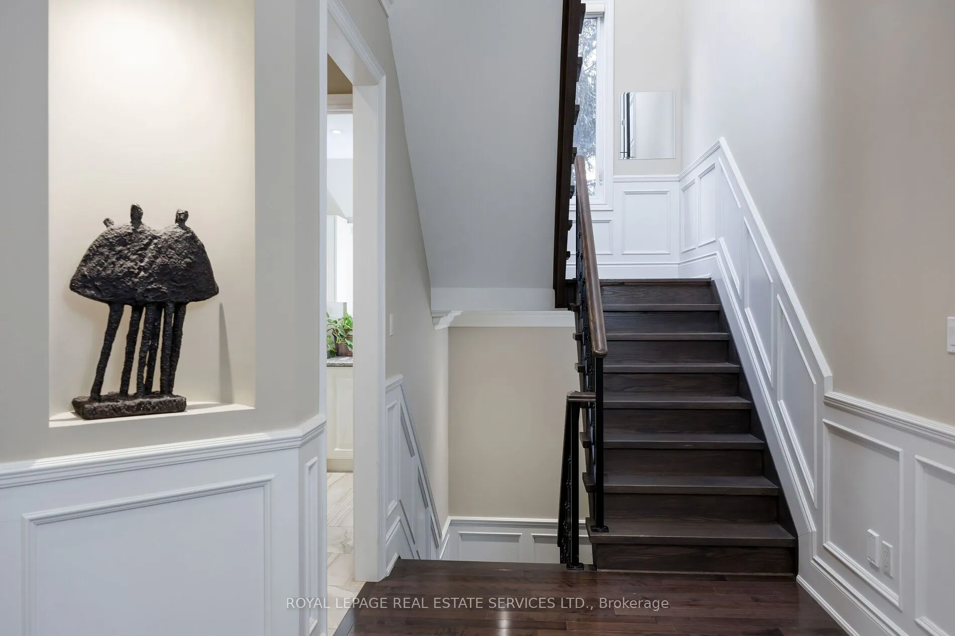 125 Paliser Court