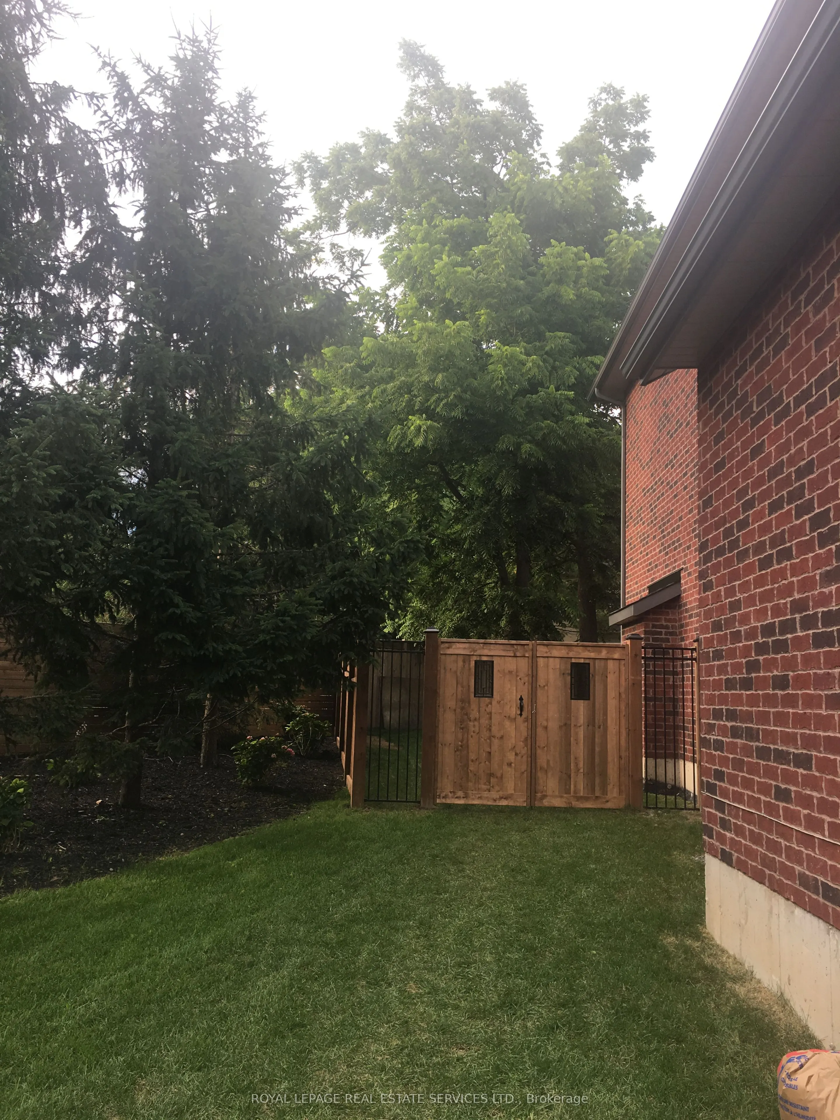 125 Paliser Court