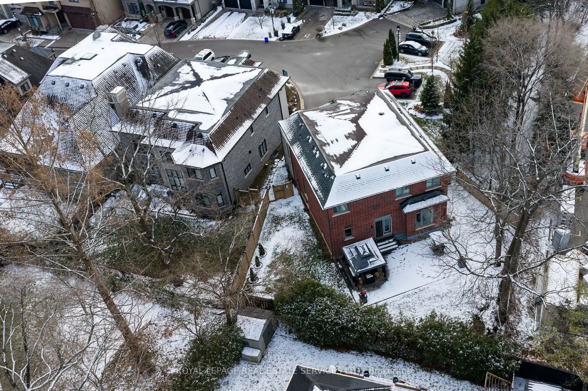125 Paliser Court