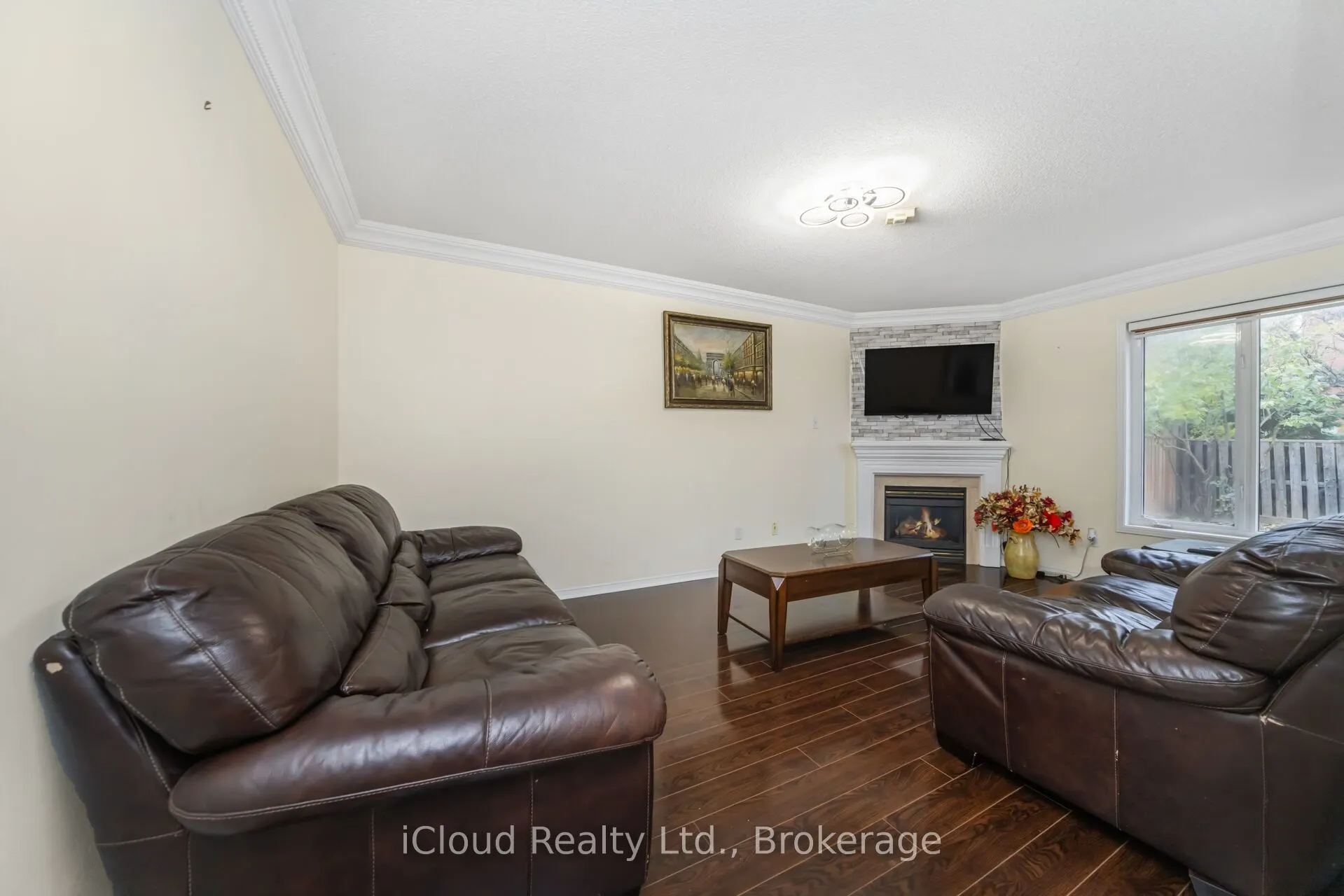 366 Marshall Crescent