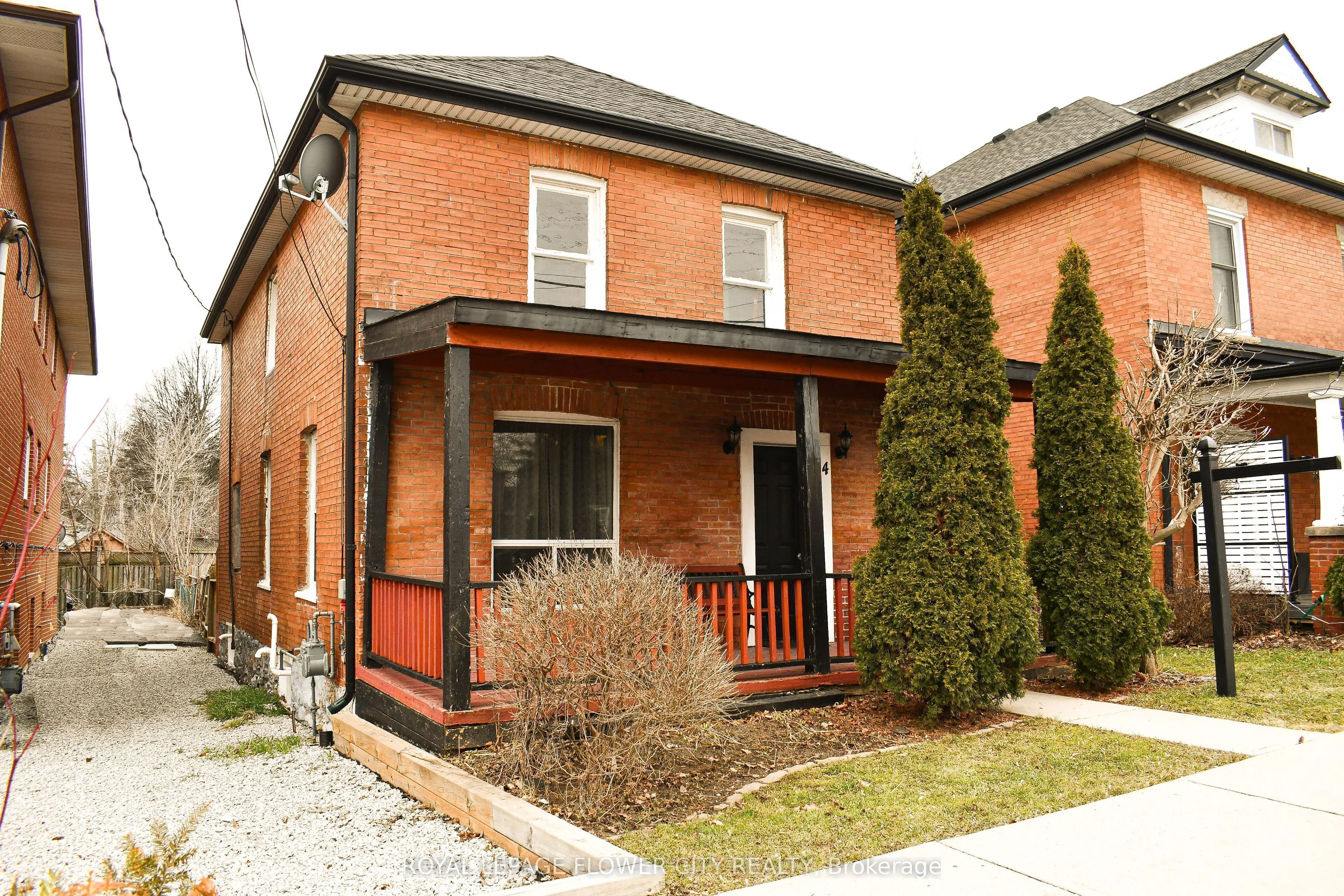 4 Main Street S