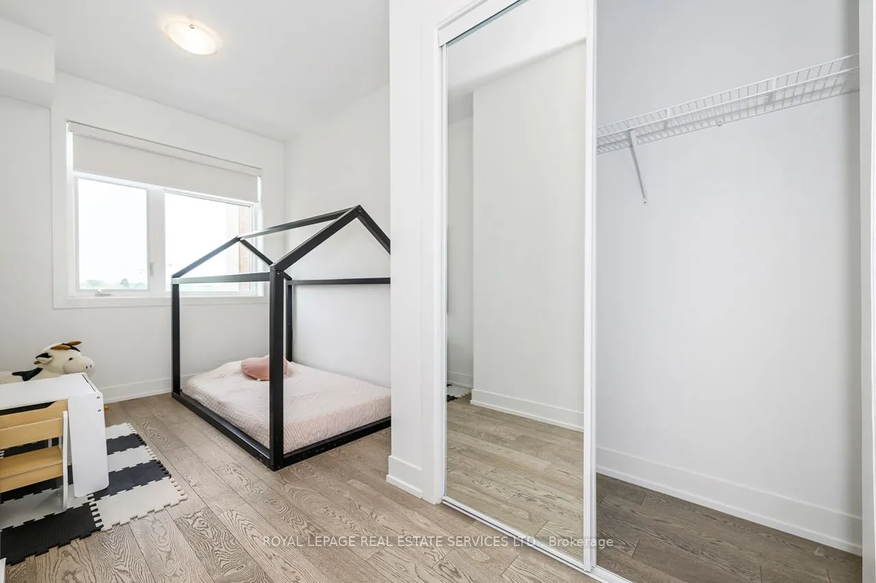 1075 Douglas McCurdy Common #251