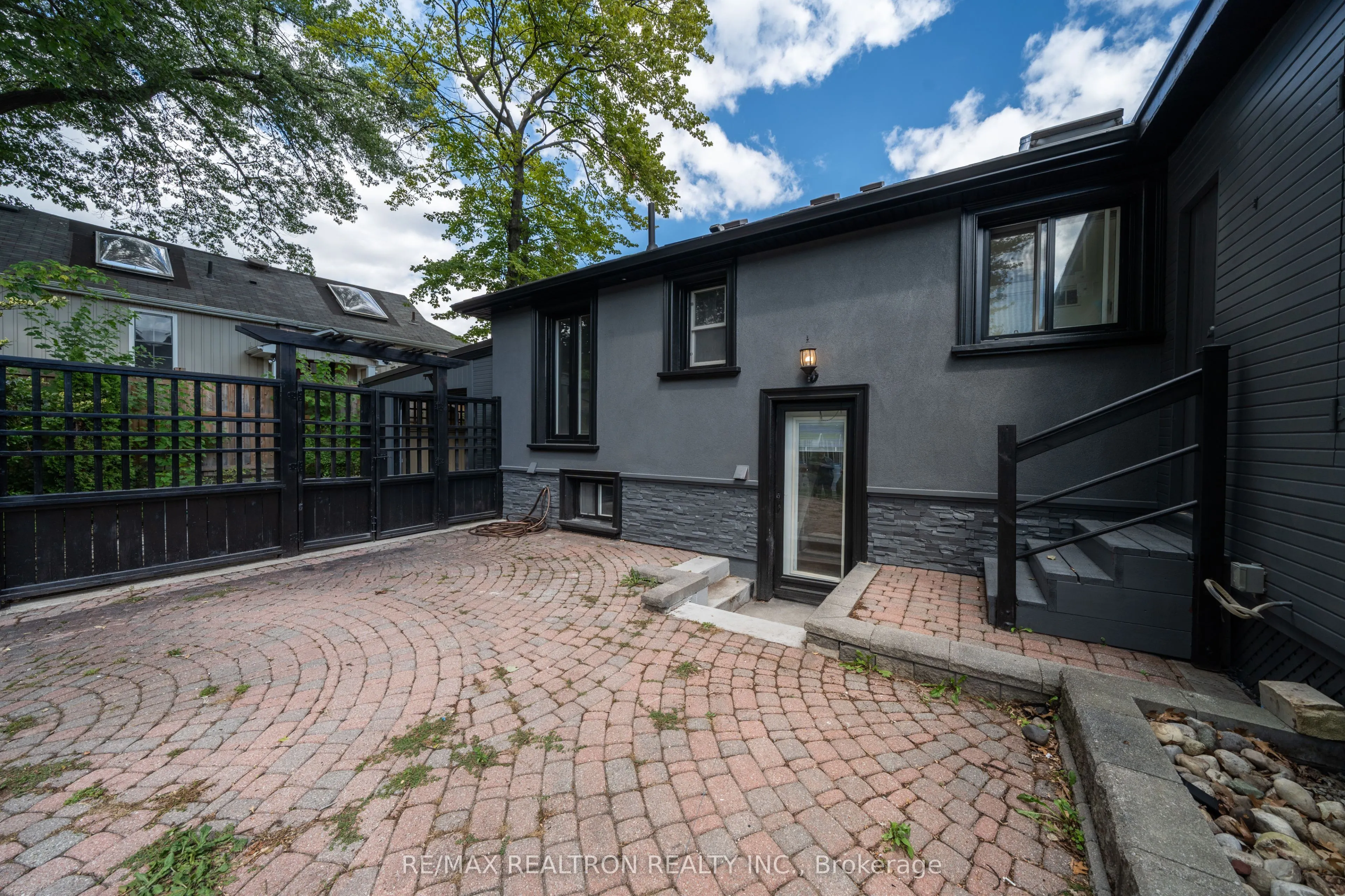 1480 Kenmuir Avenue