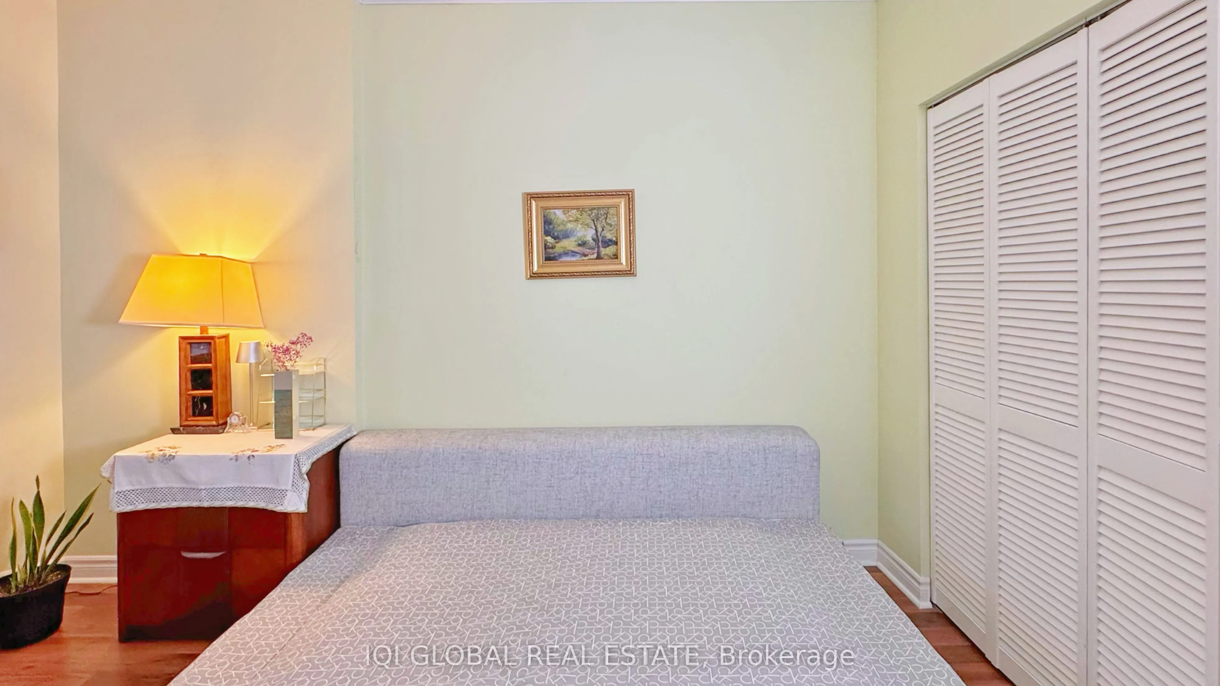 2511 Lakeshore Road W #109
