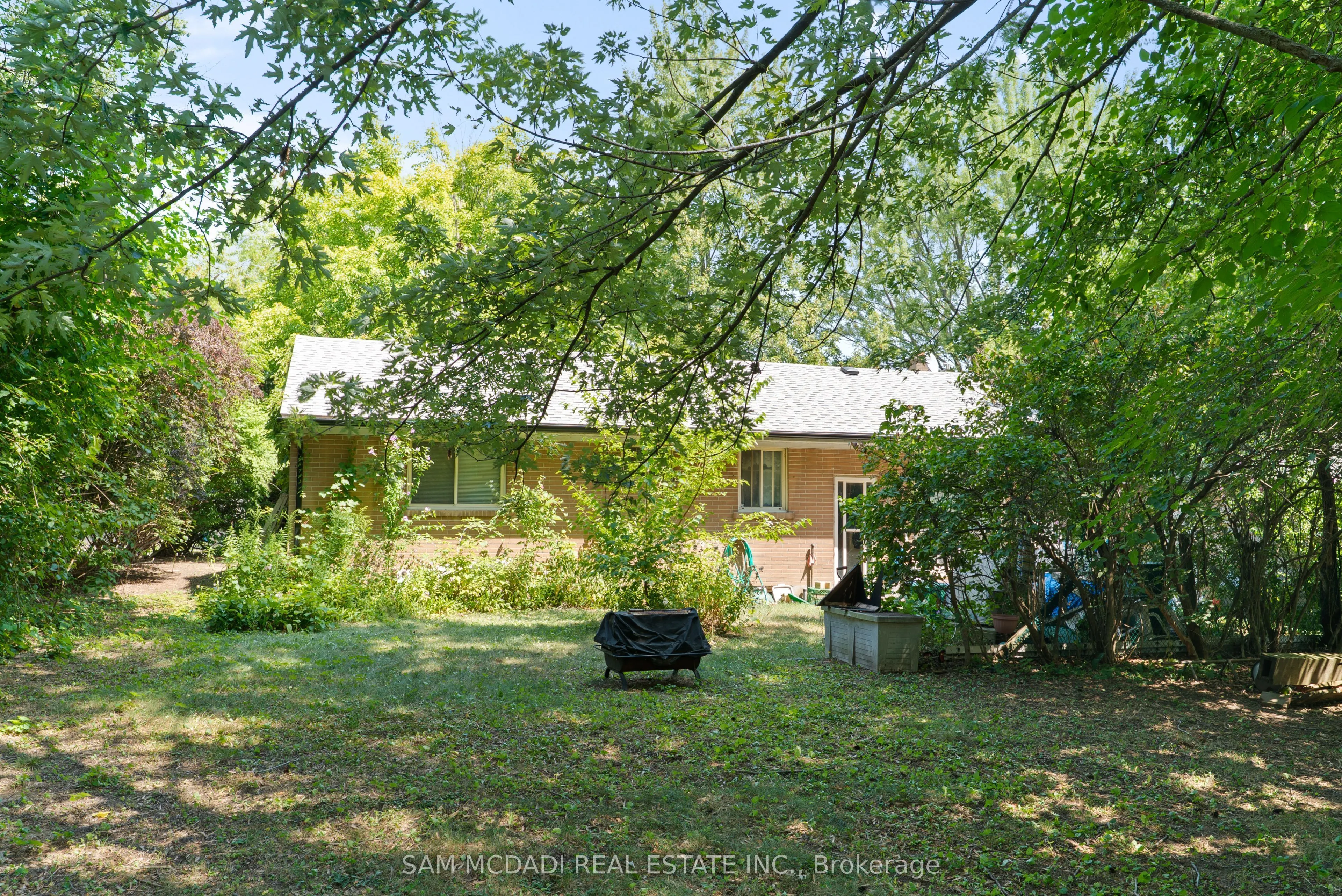 1610 Magenta Court