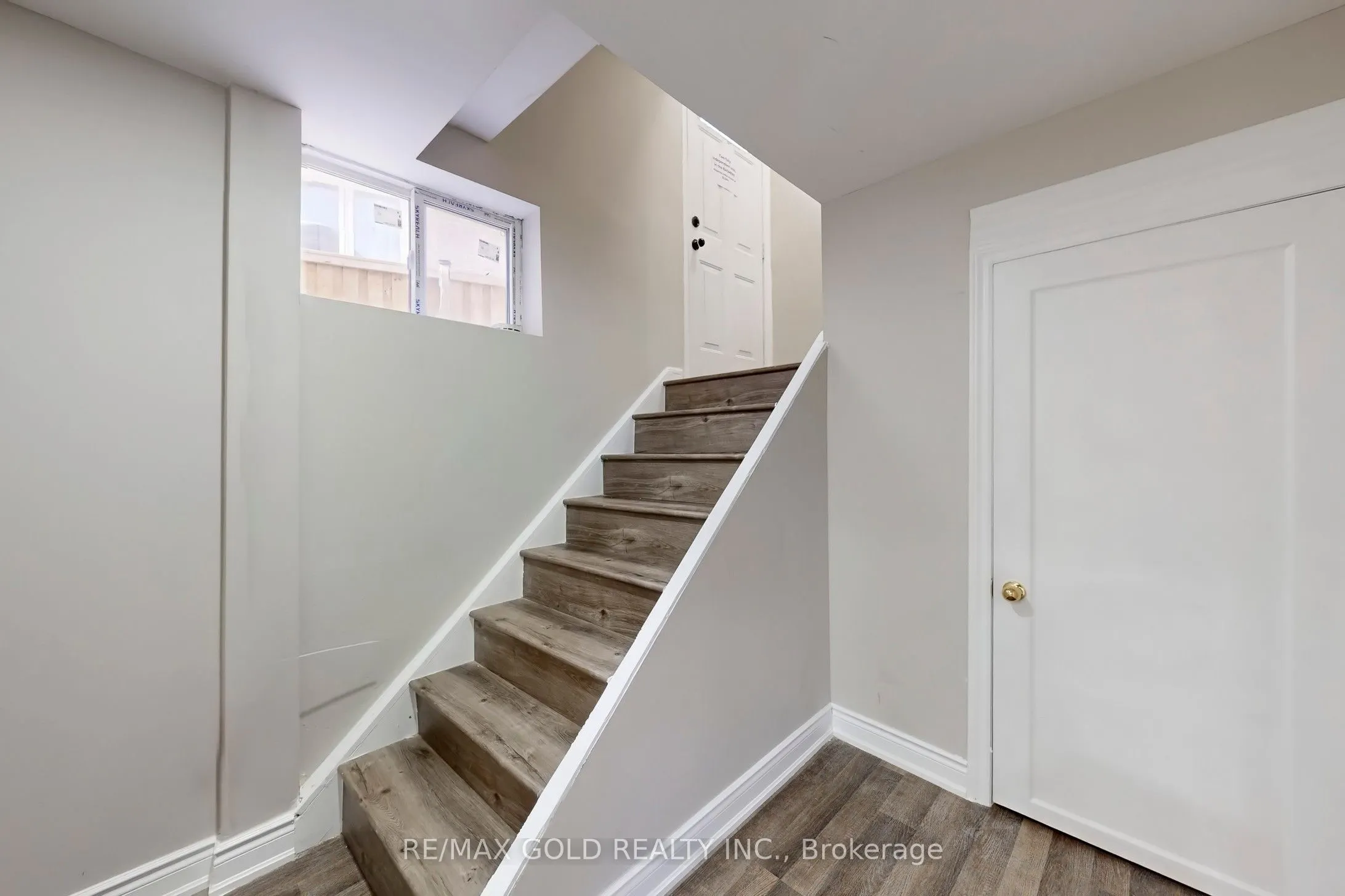 189 Kingsview Boulevard
