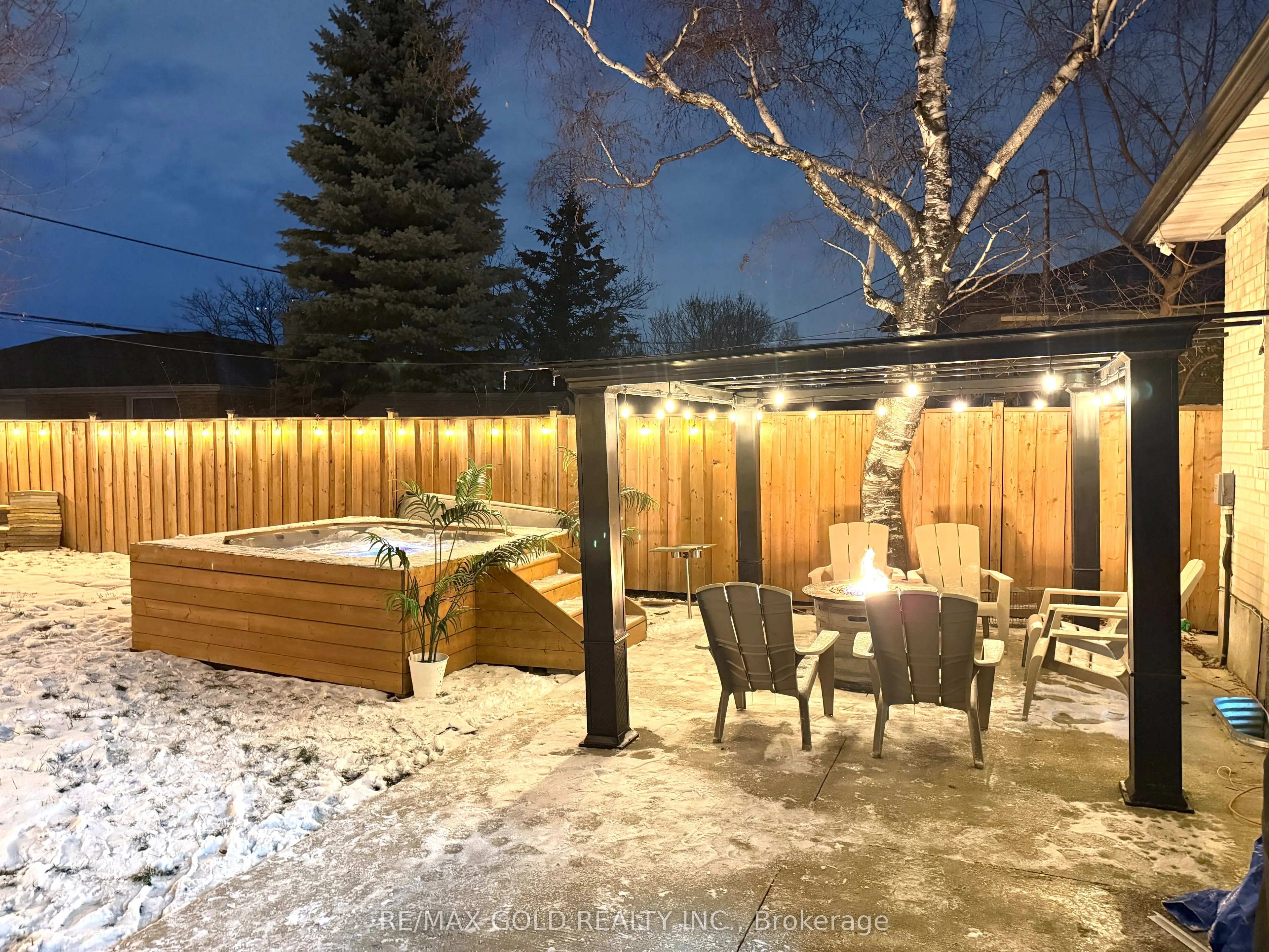 189 Kingsview Boulevard