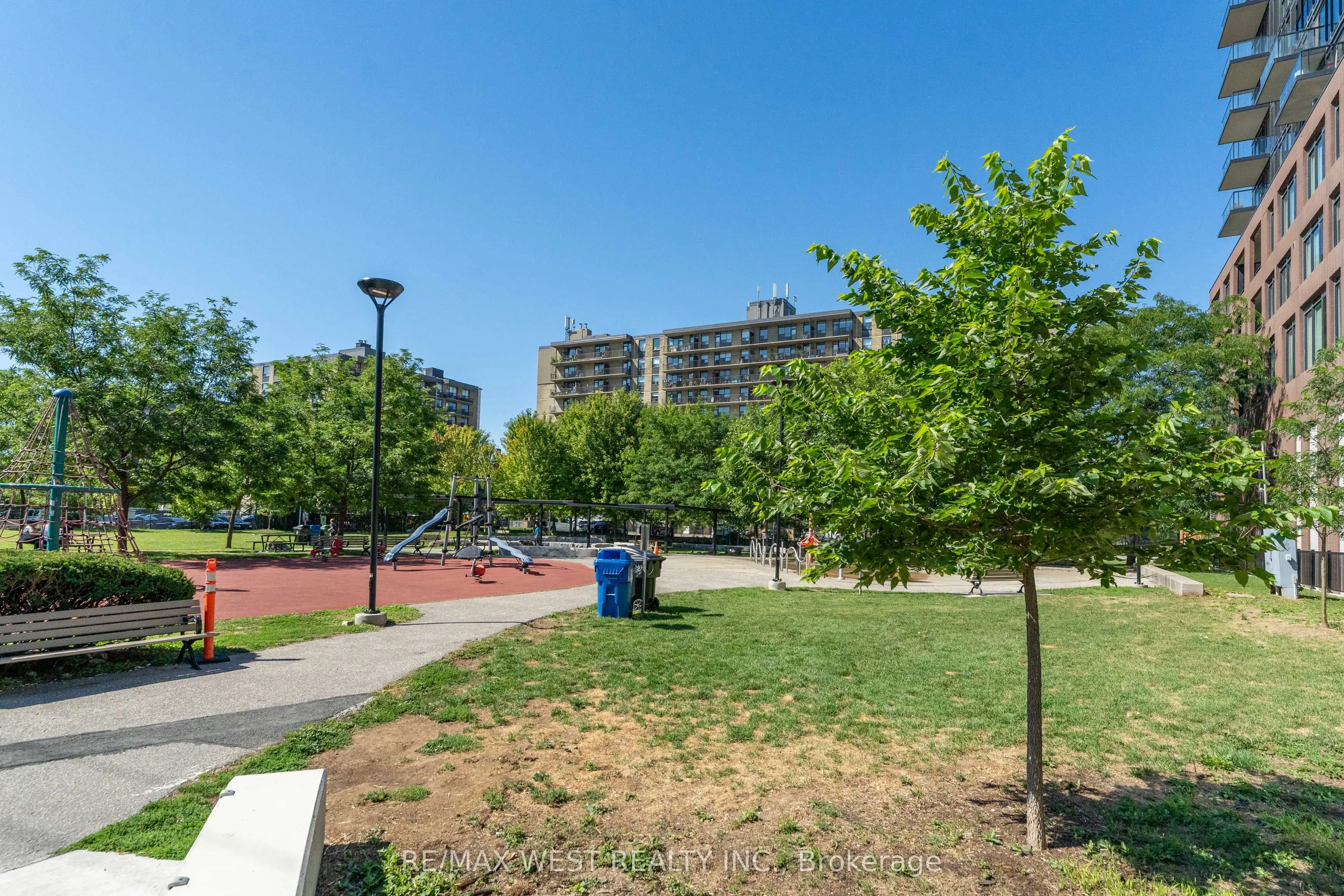 270 Dufferin Street W #1207