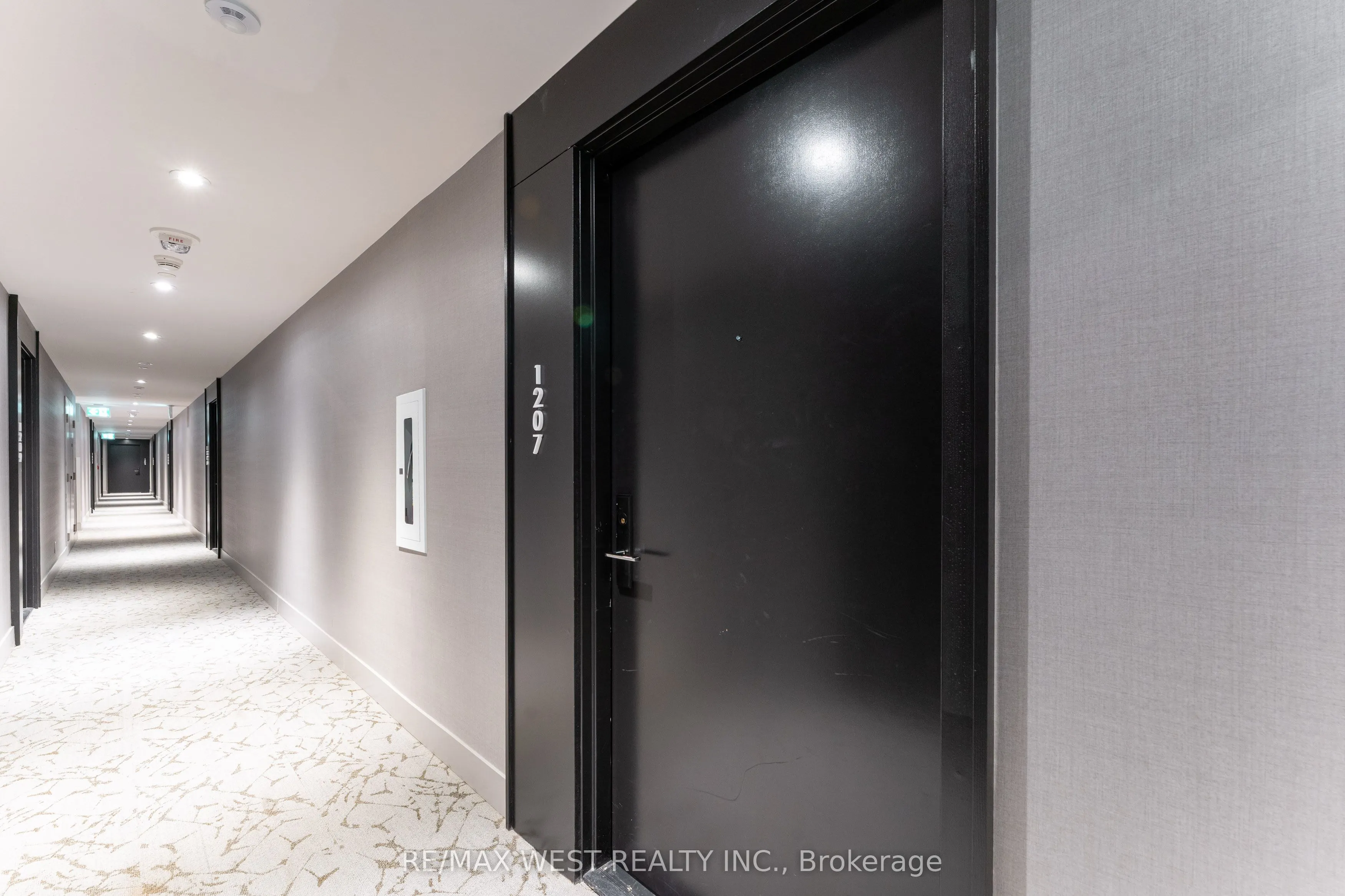 270 Dufferin Street W #1207