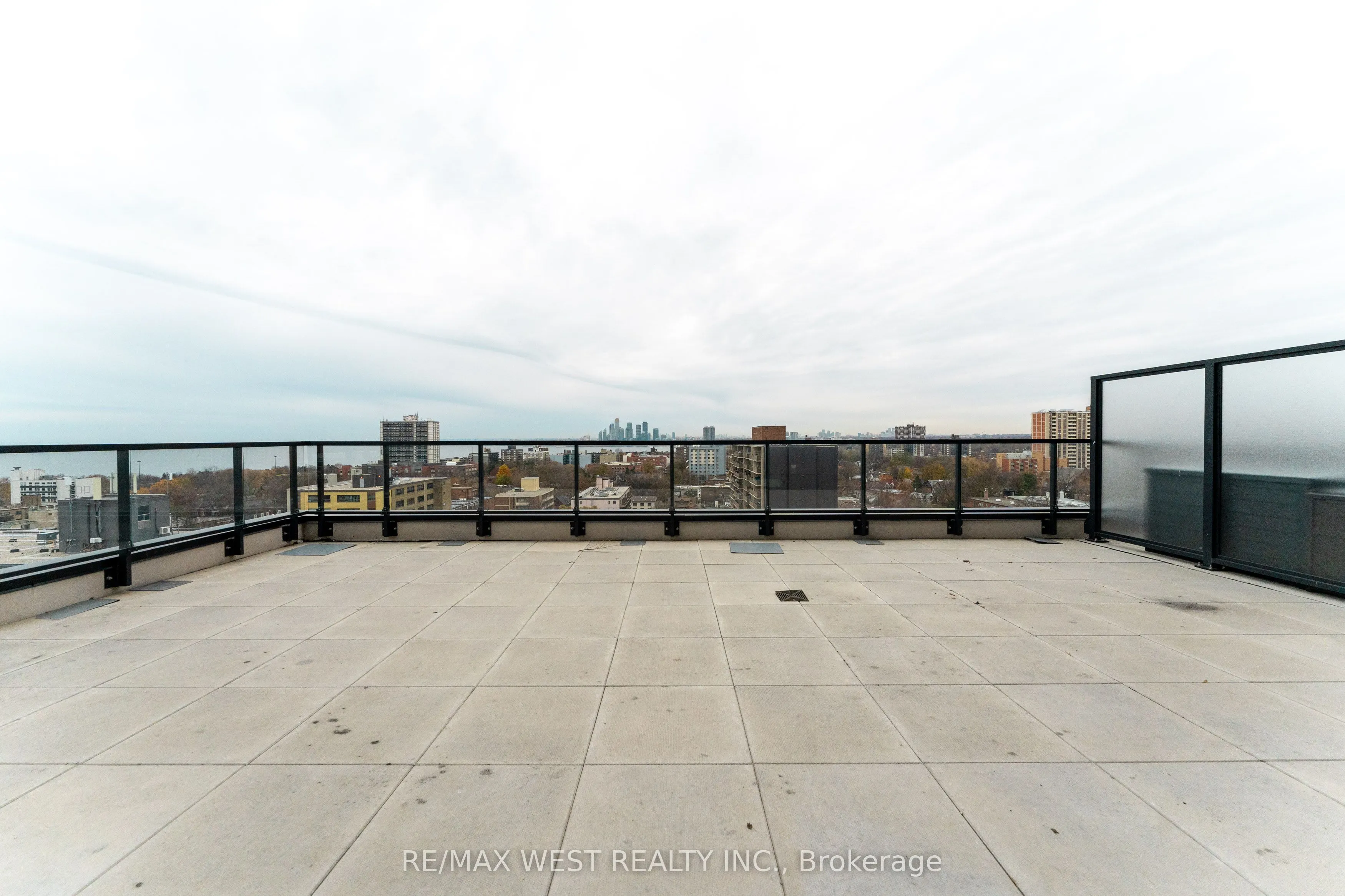 270 Dufferin Street W #1207