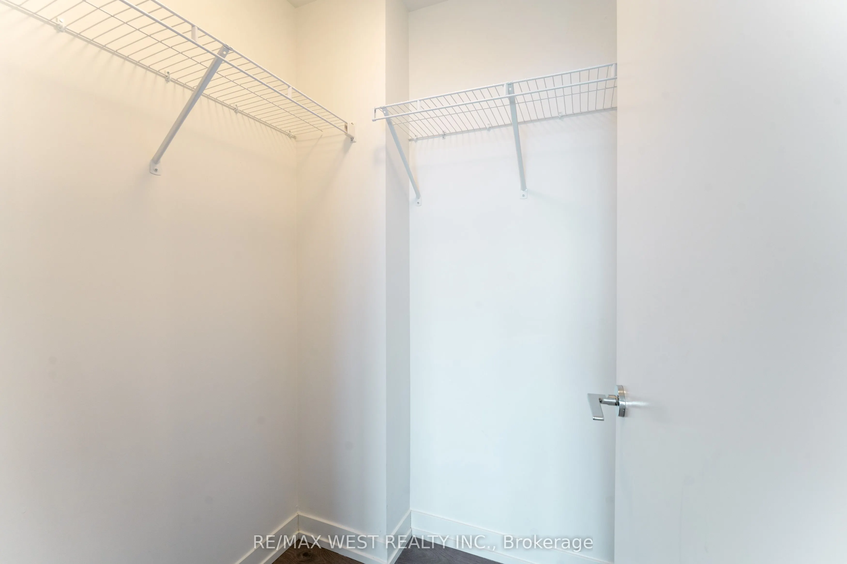 270 Dufferin Street W #1207