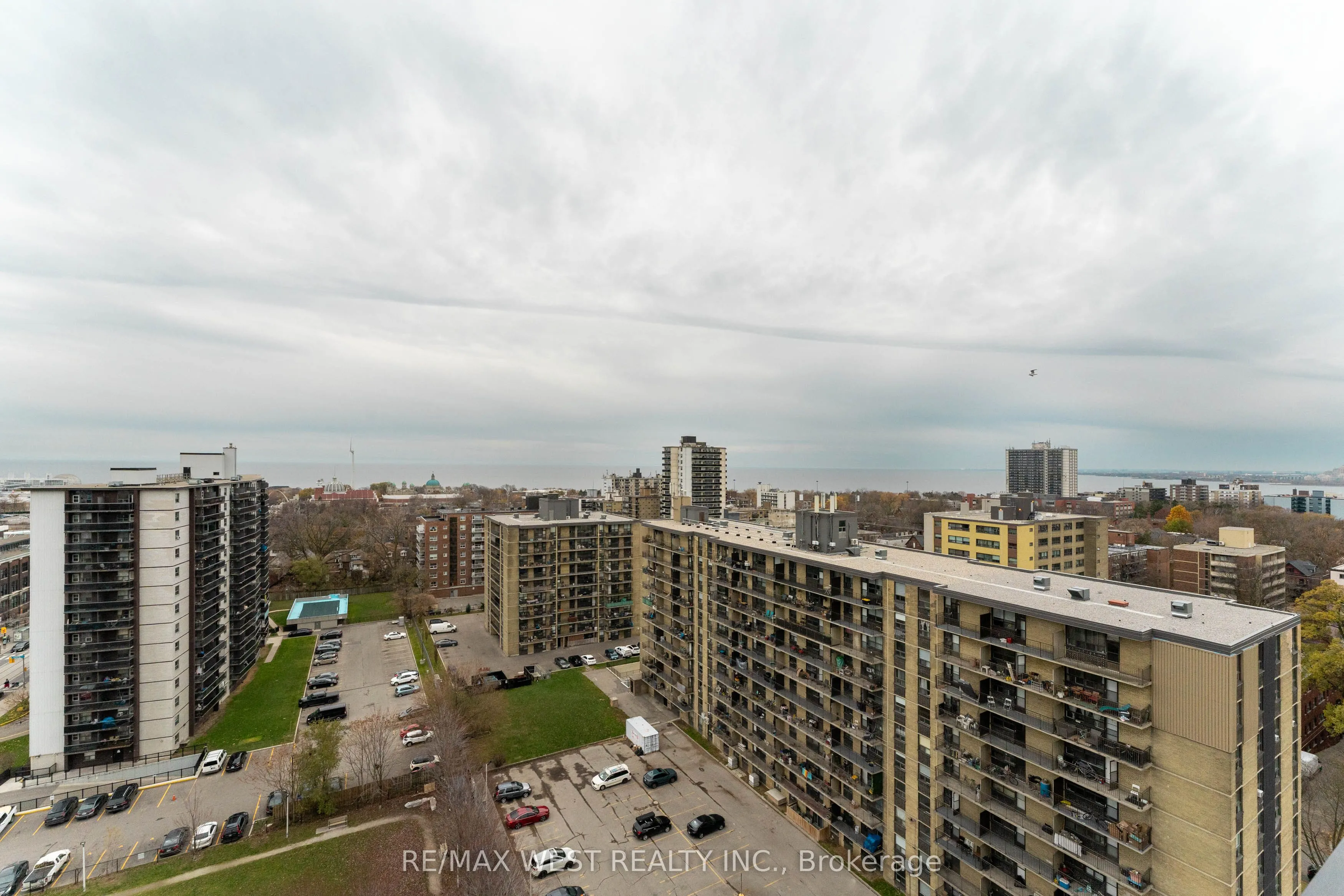 270 Dufferin Street W #1207