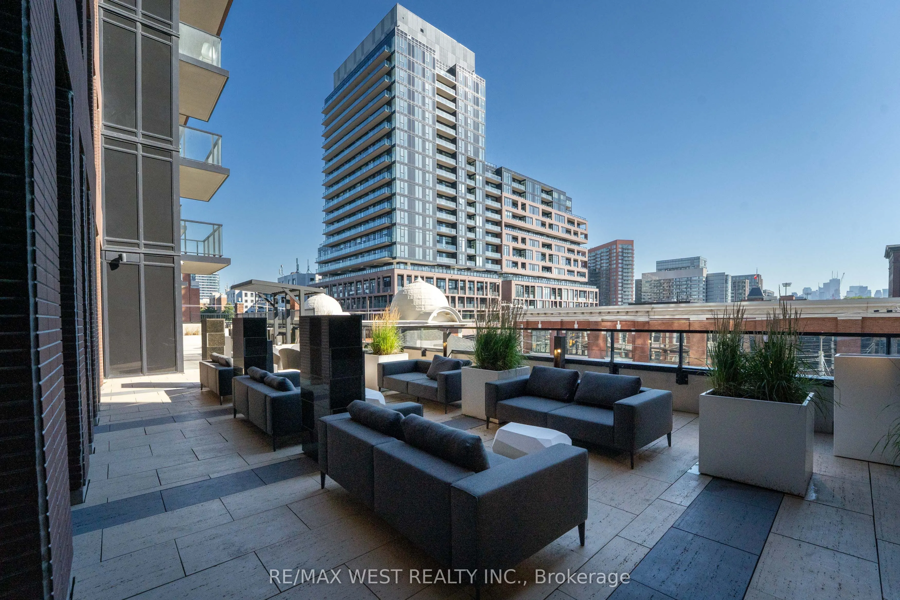 270 Dufferin Street W #1207