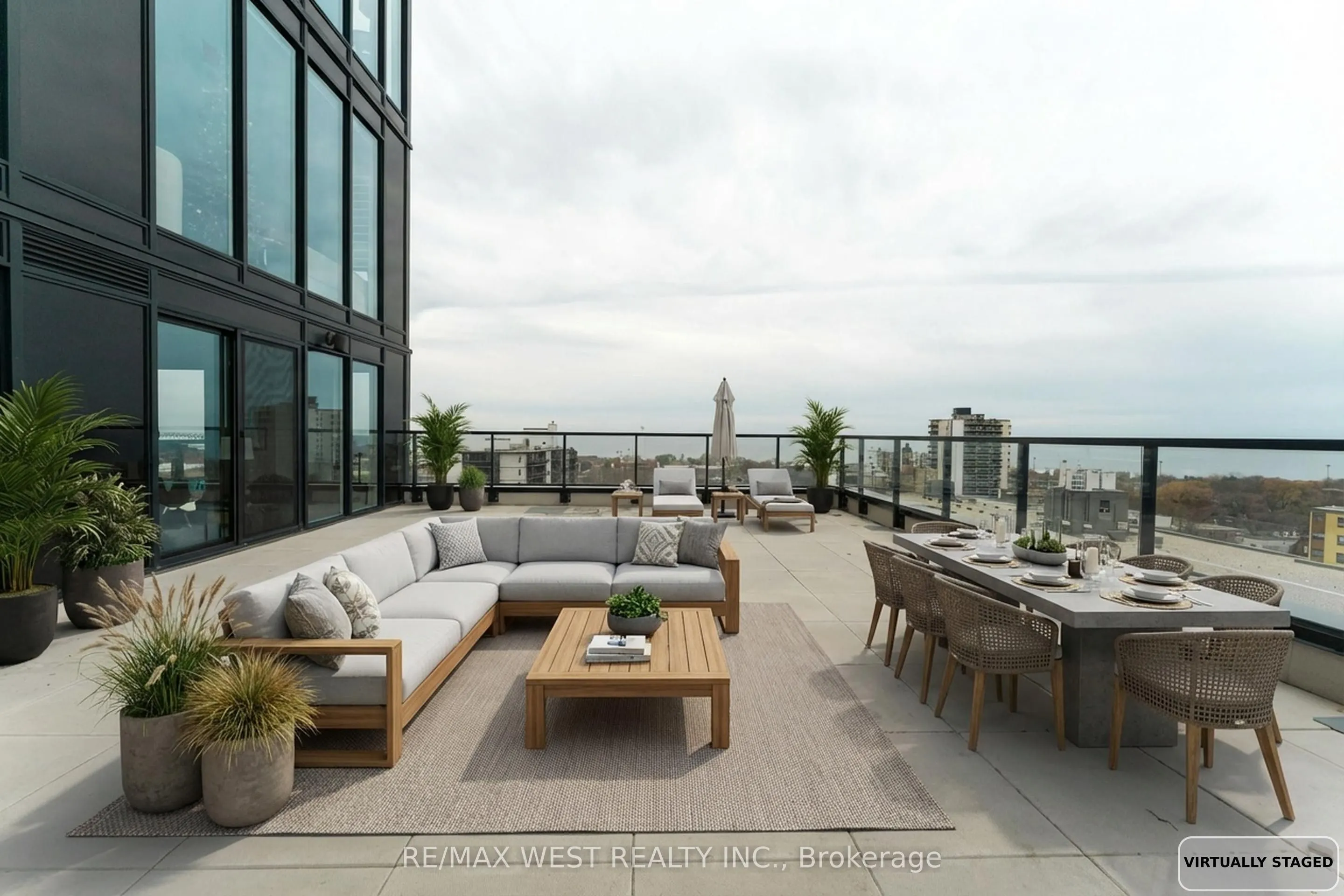 270 Dufferin Street W #1207