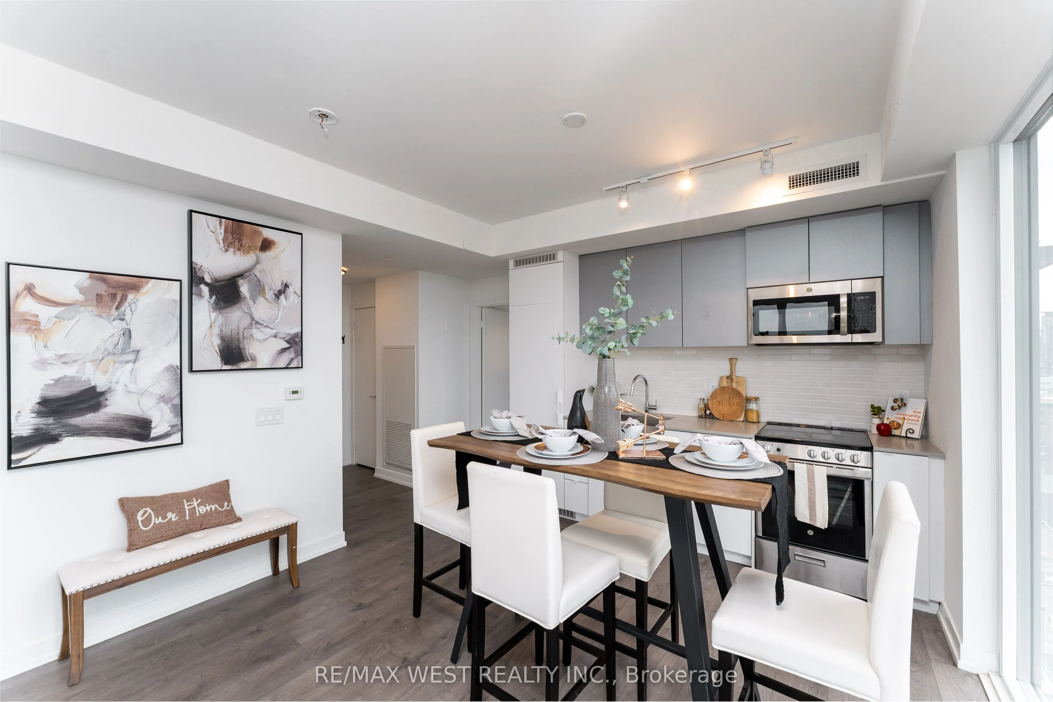 270 Dufferin Street W #1207