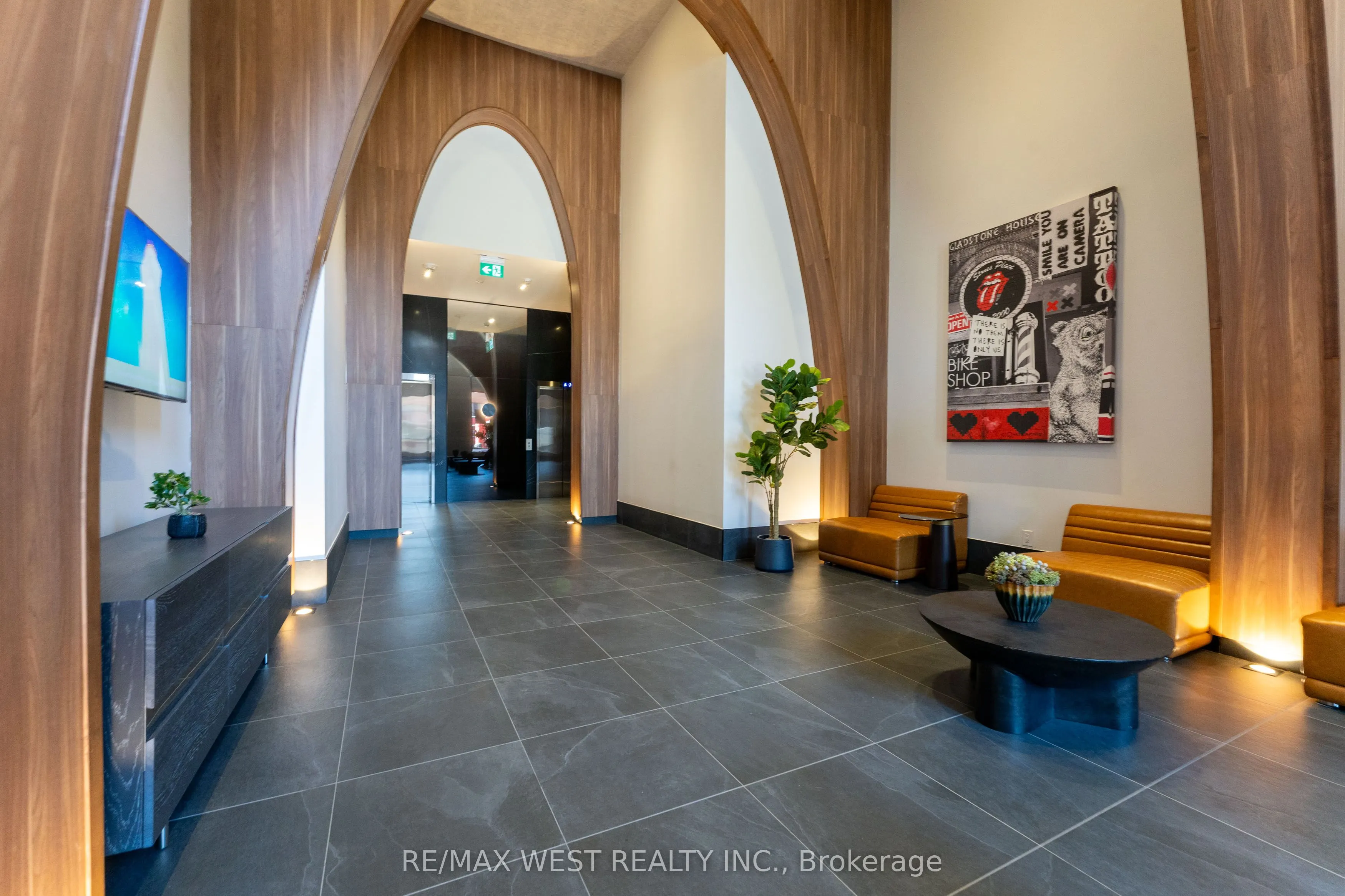 270 Dufferin Street W #1207