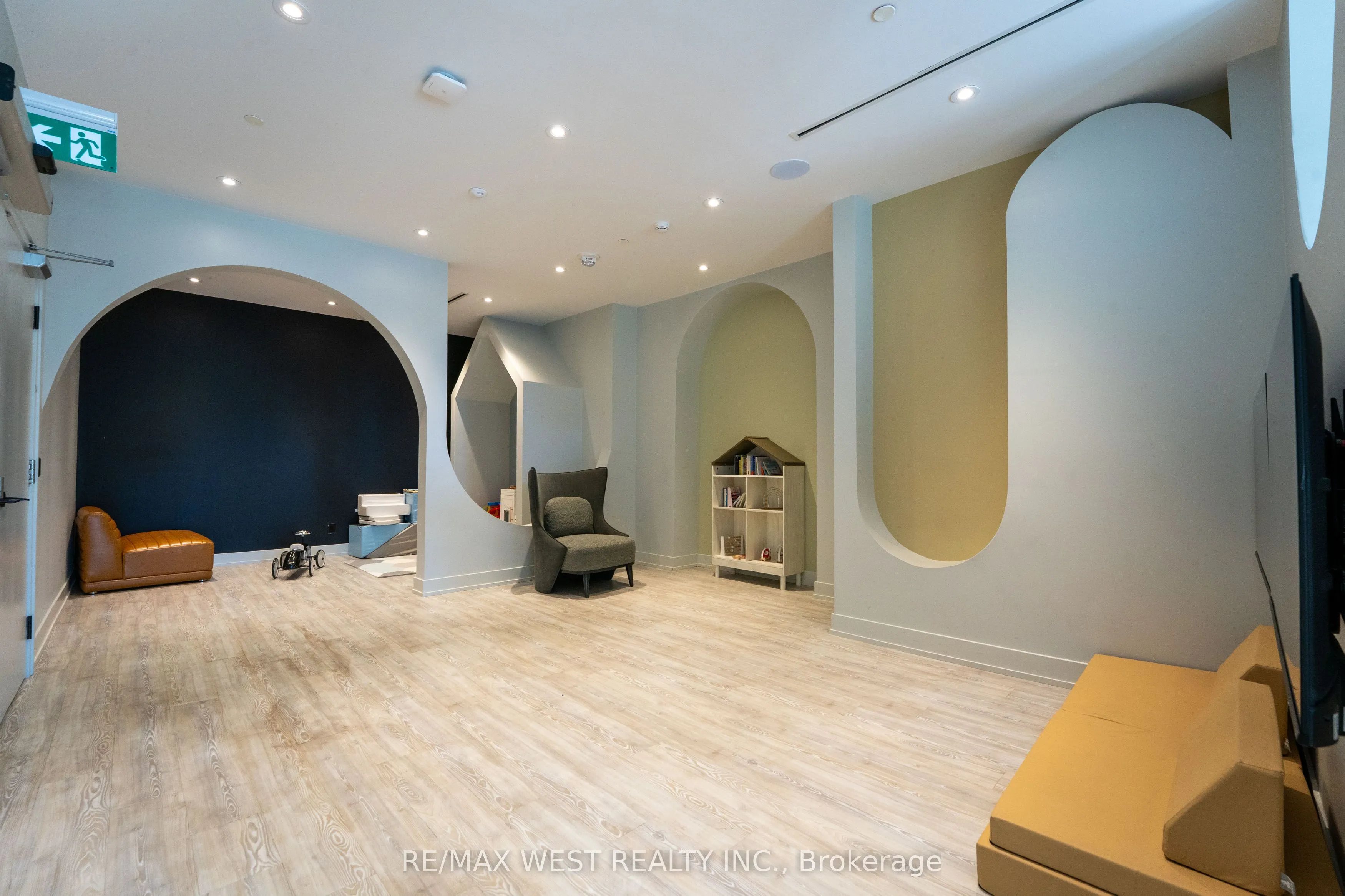 270 Dufferin Street W #1207