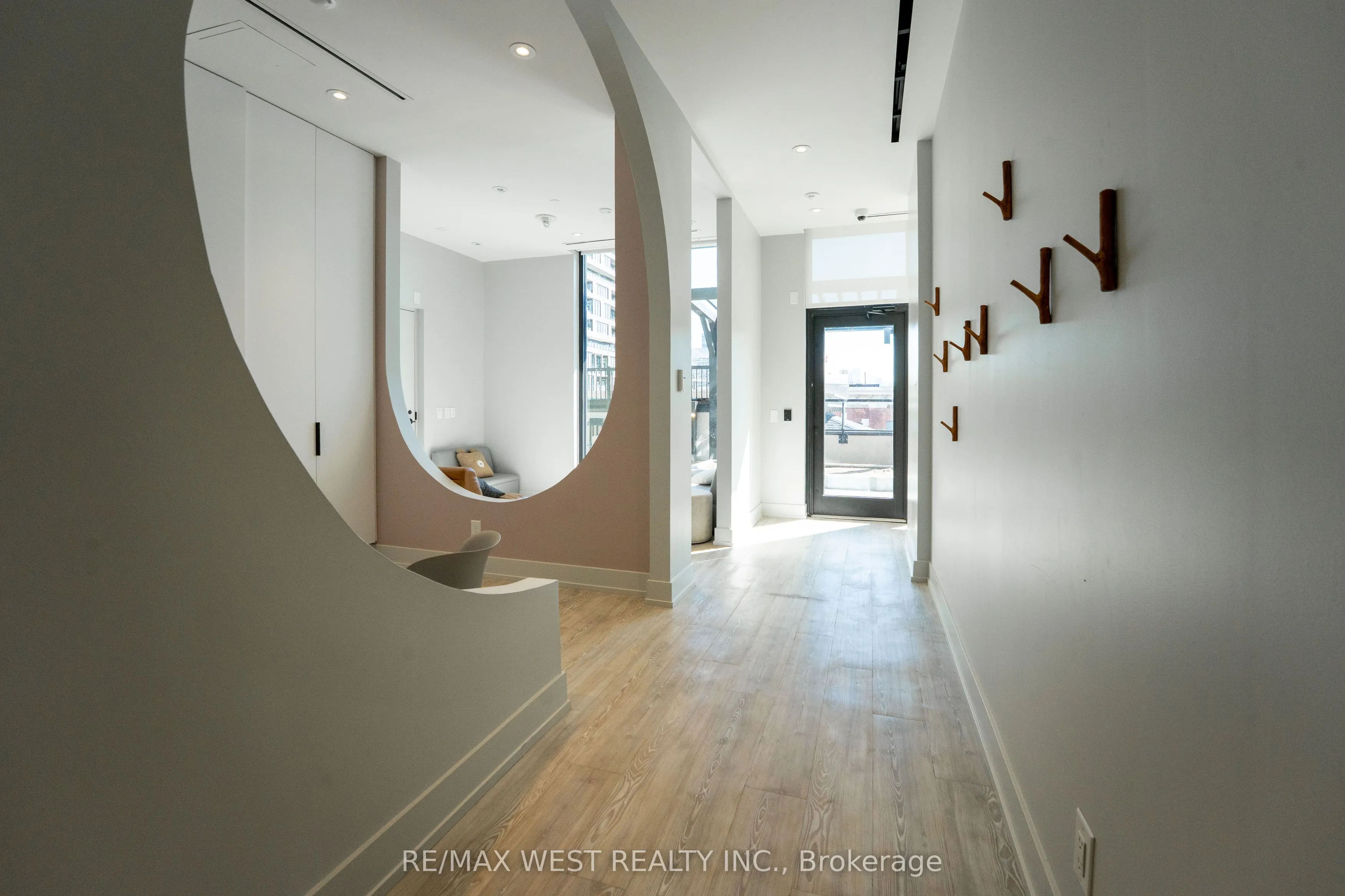 270 Dufferin Street W #1207
