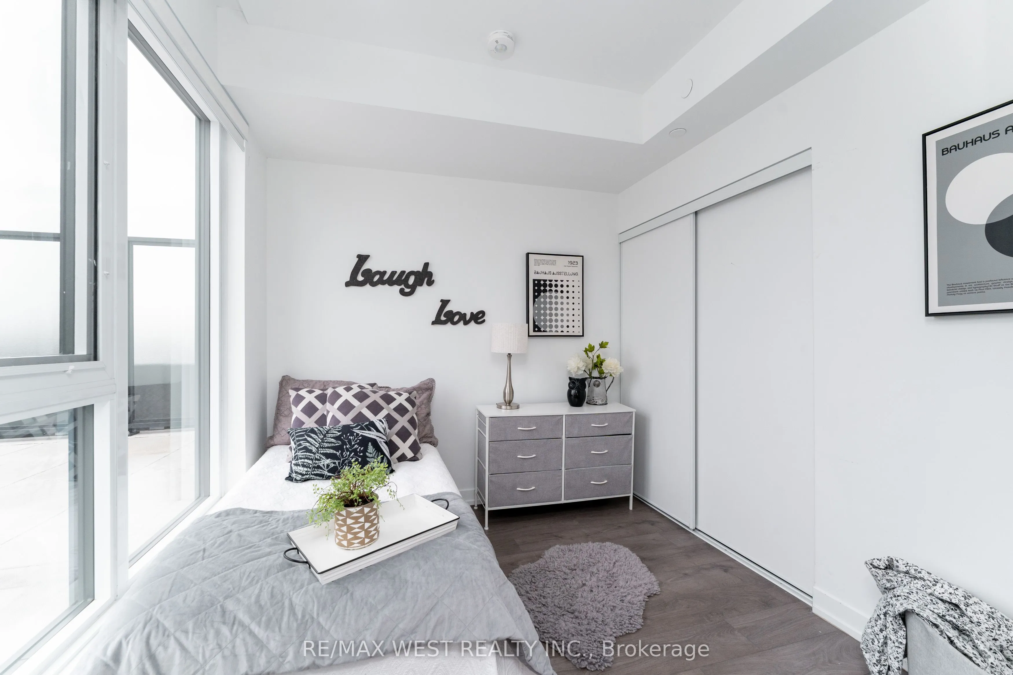 270 Dufferin Street W #1207