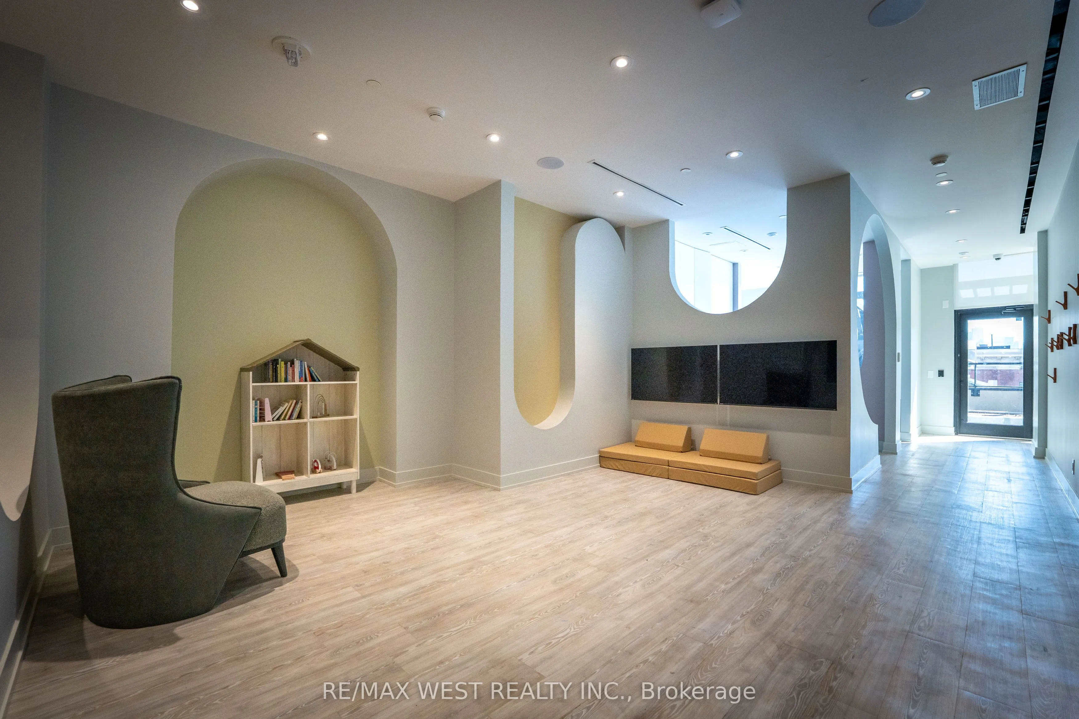 270 Dufferin Street W #1207