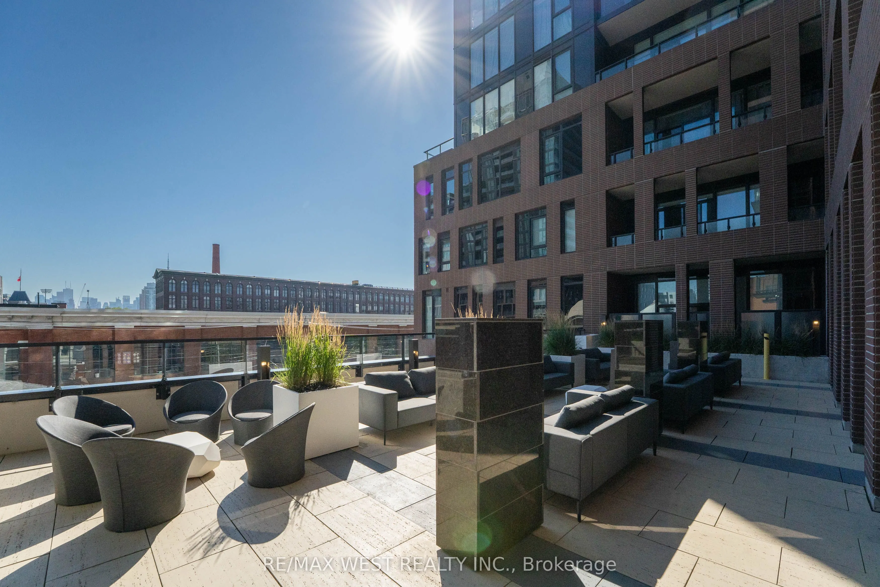 270 Dufferin Street W #1207