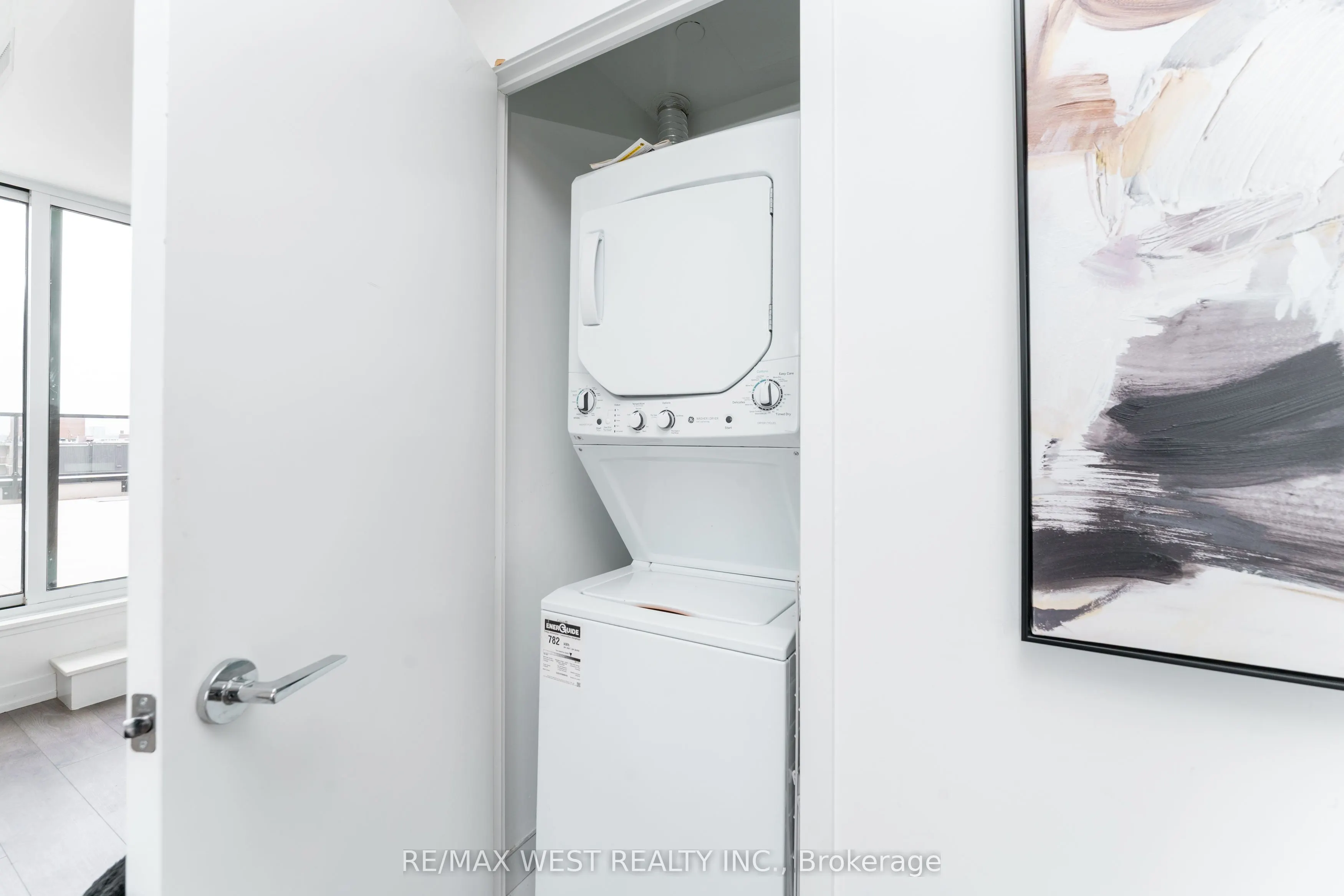 270 Dufferin Street W #1207