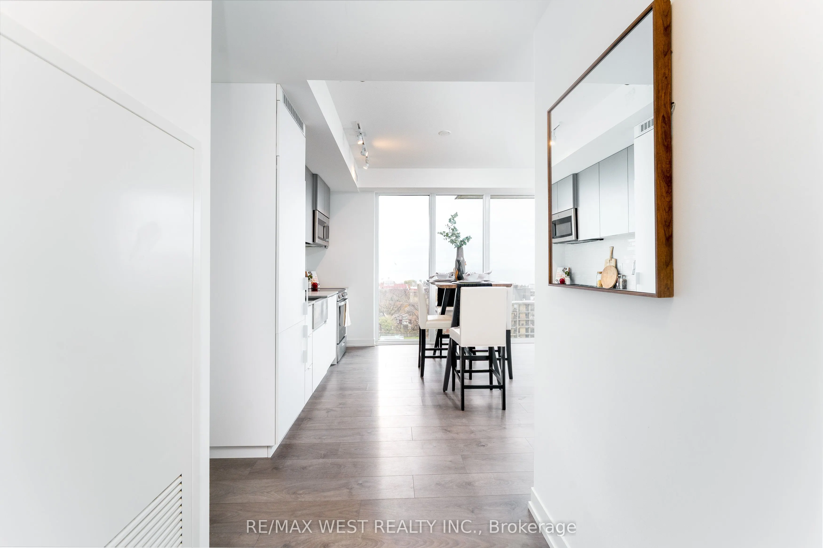 270 Dufferin Street W #1207