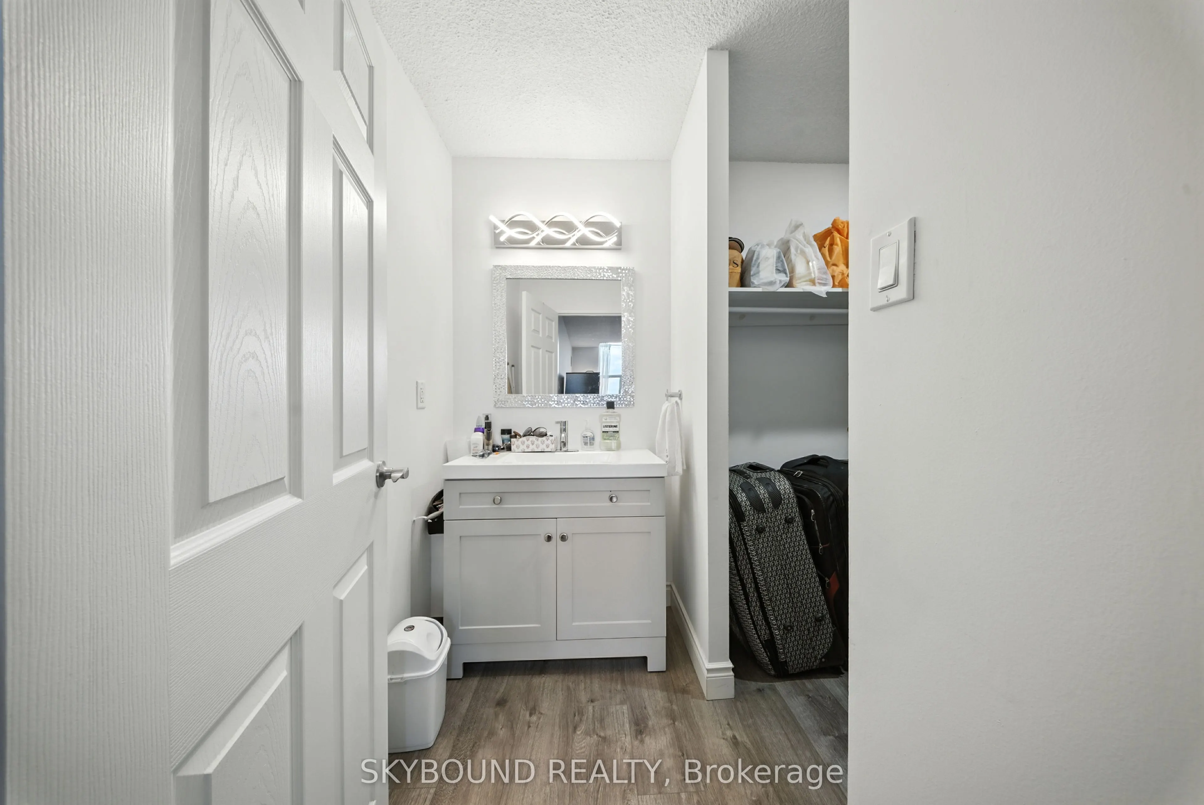 355 Rathburn Road E #1204