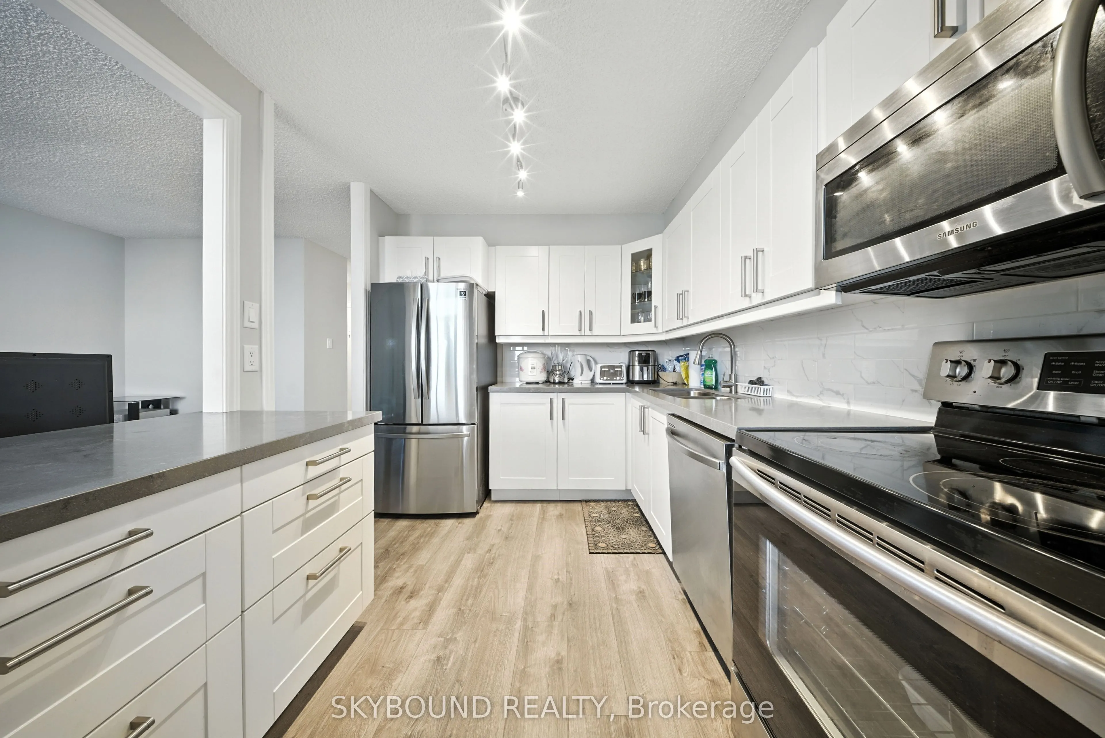 355 Rathburn Road E #1204