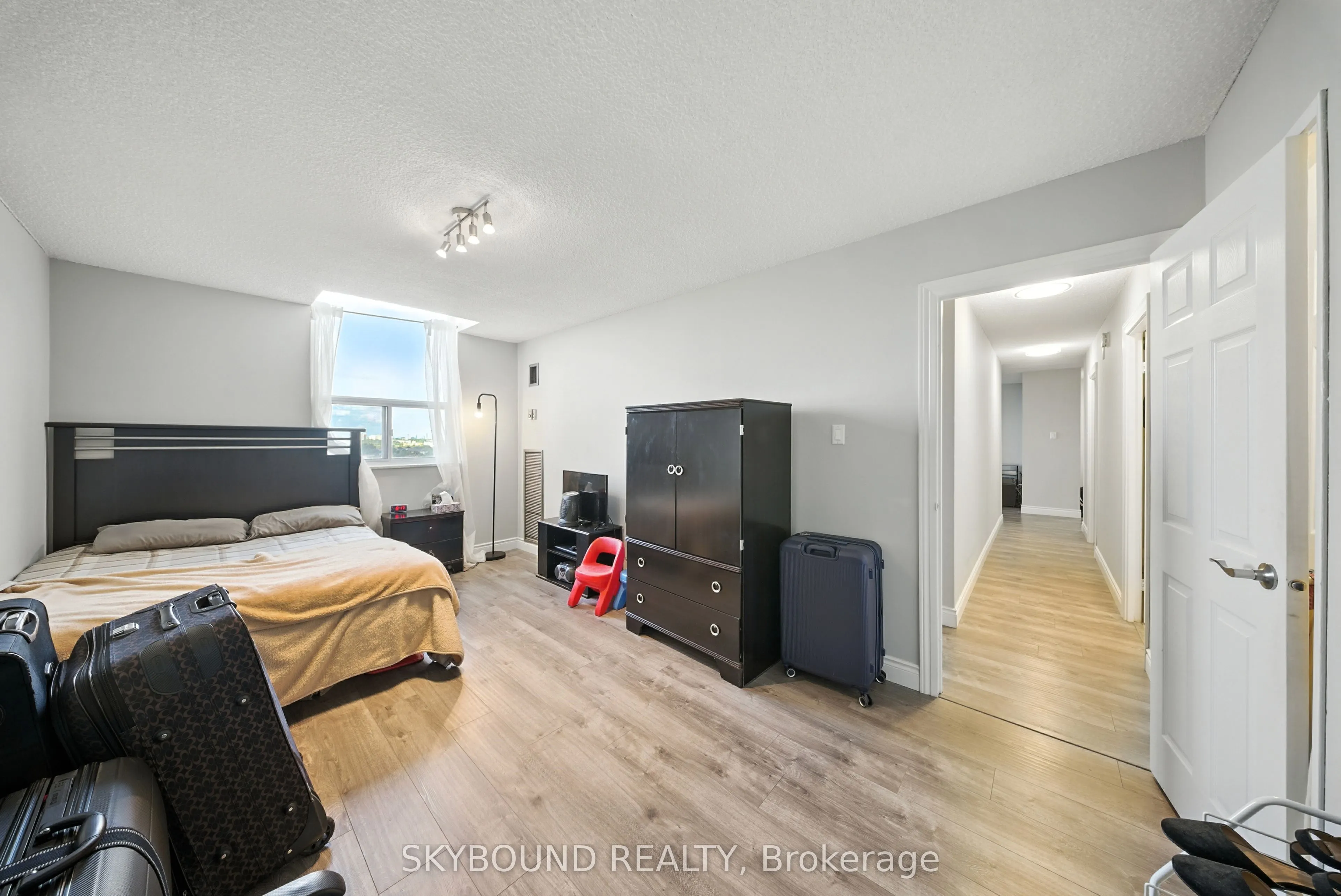 355 Rathburn Road E #1204