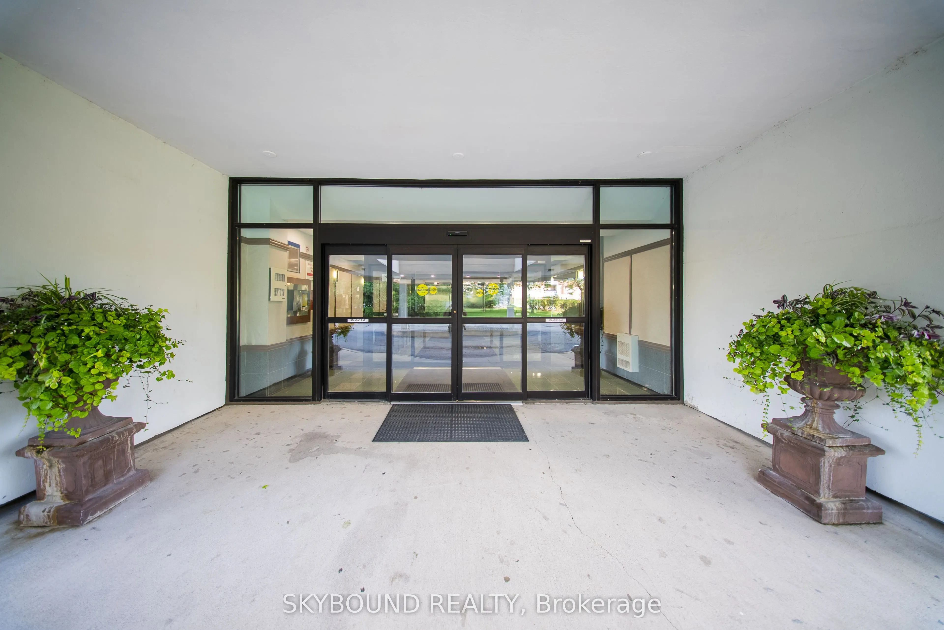 355 Rathburn Road E #1204