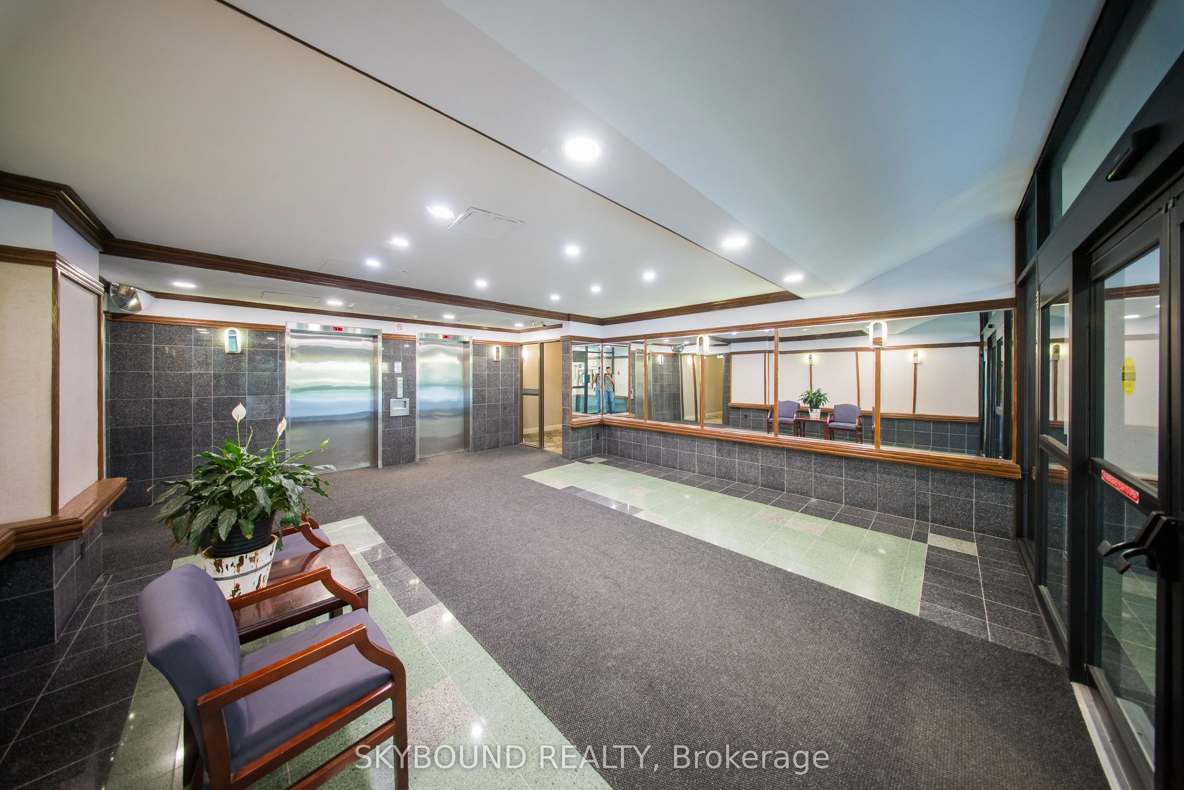 355 Rathburn Road E #1204