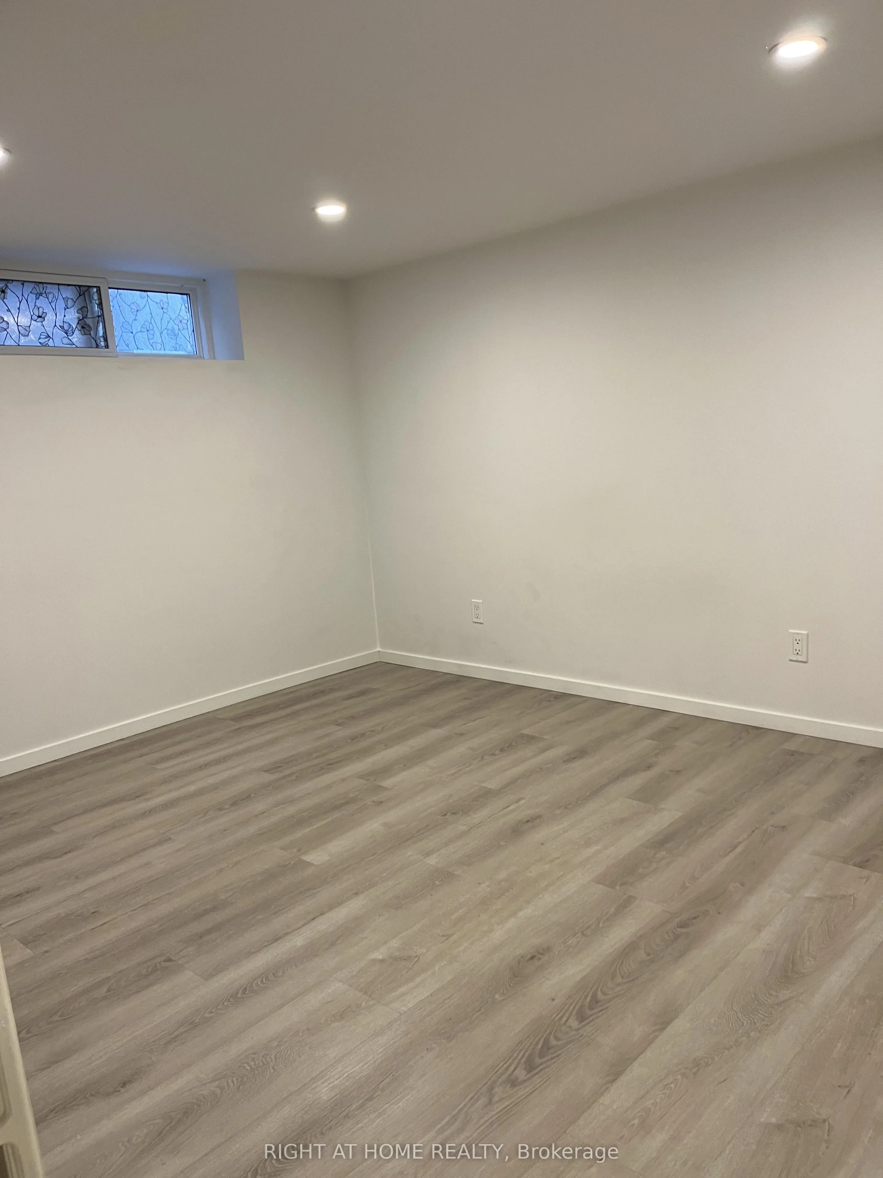 11 Rivercrest Road