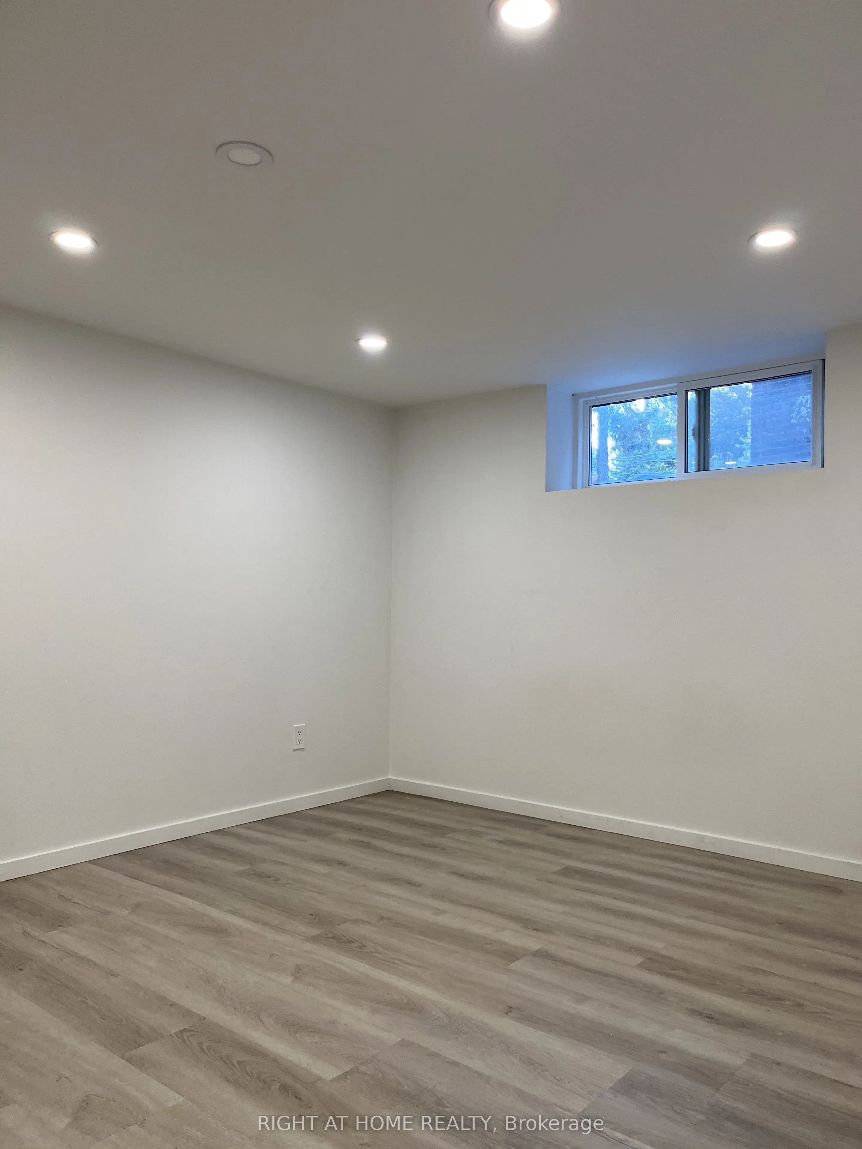 11 Rivercrest Road