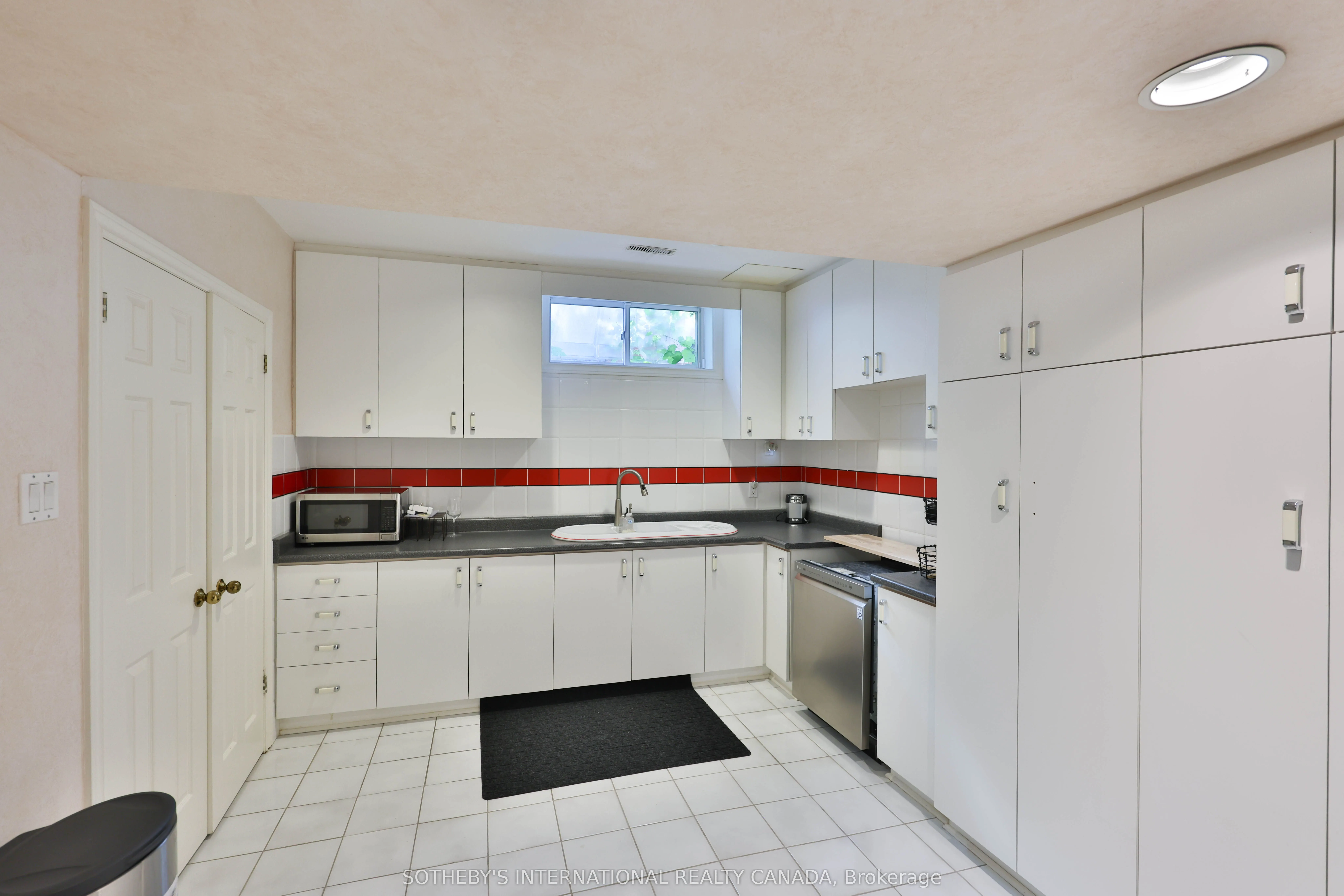1070 Geran Crescent