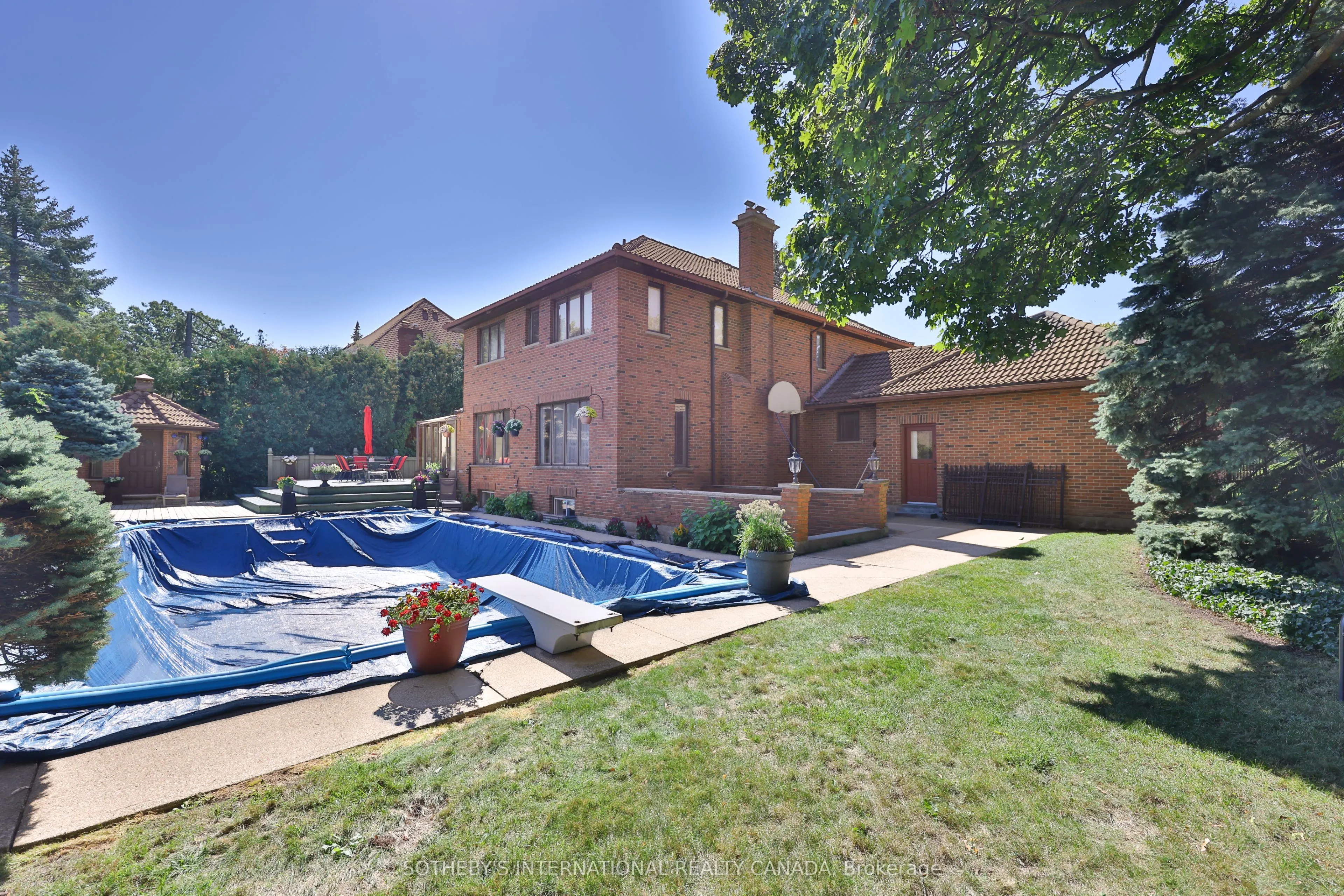 1070 Geran Crescent