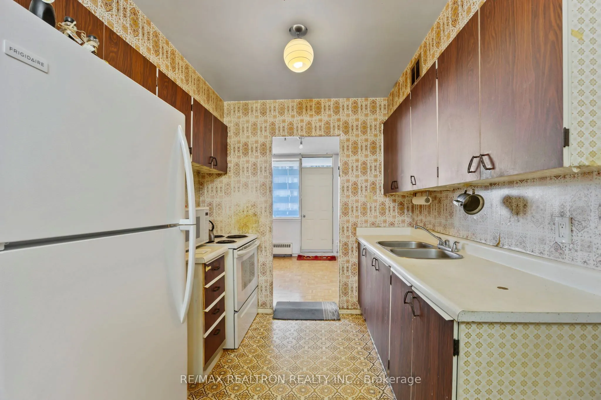 155 Marlee Avenue #909