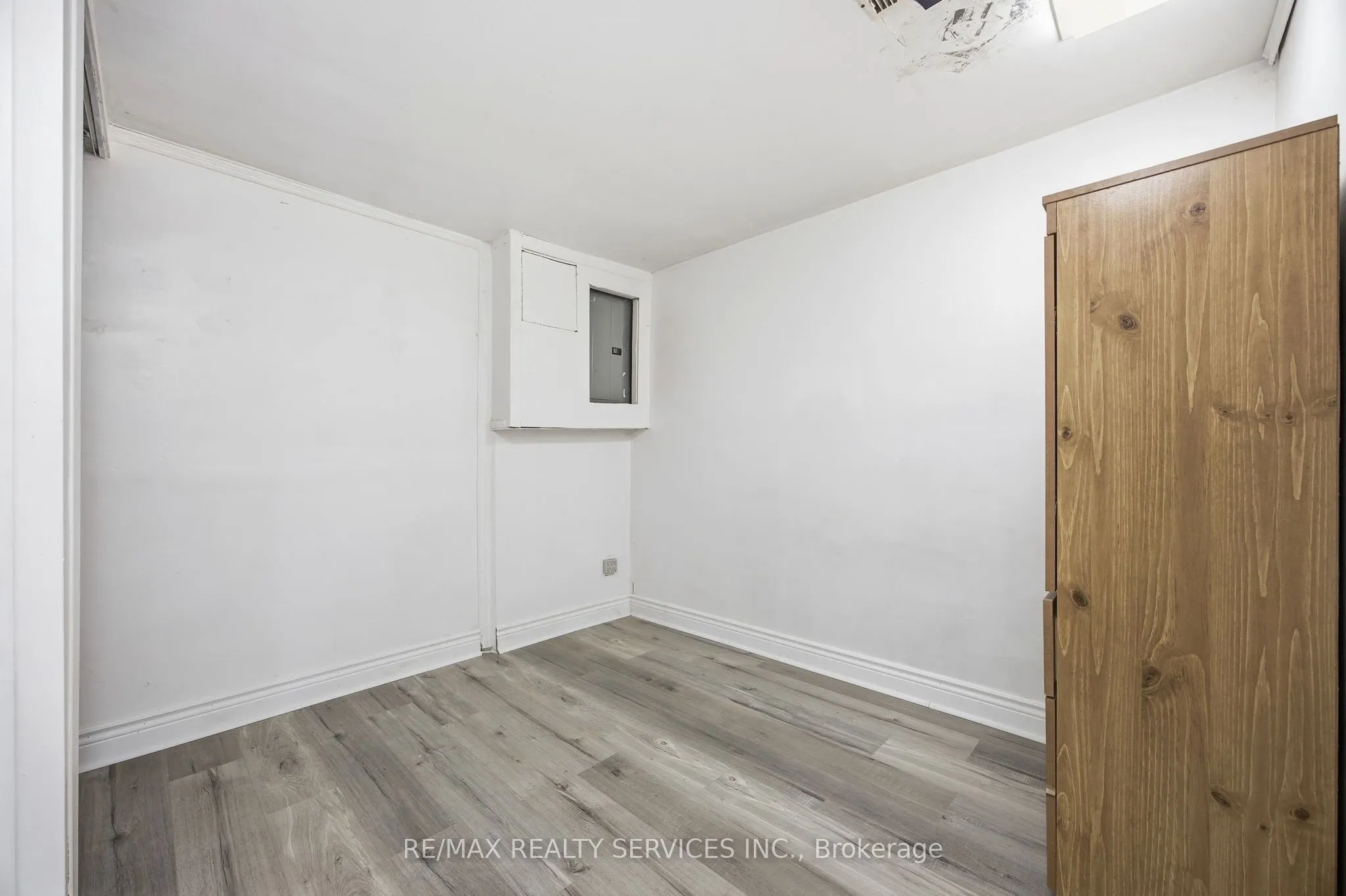 17 Avening Drive