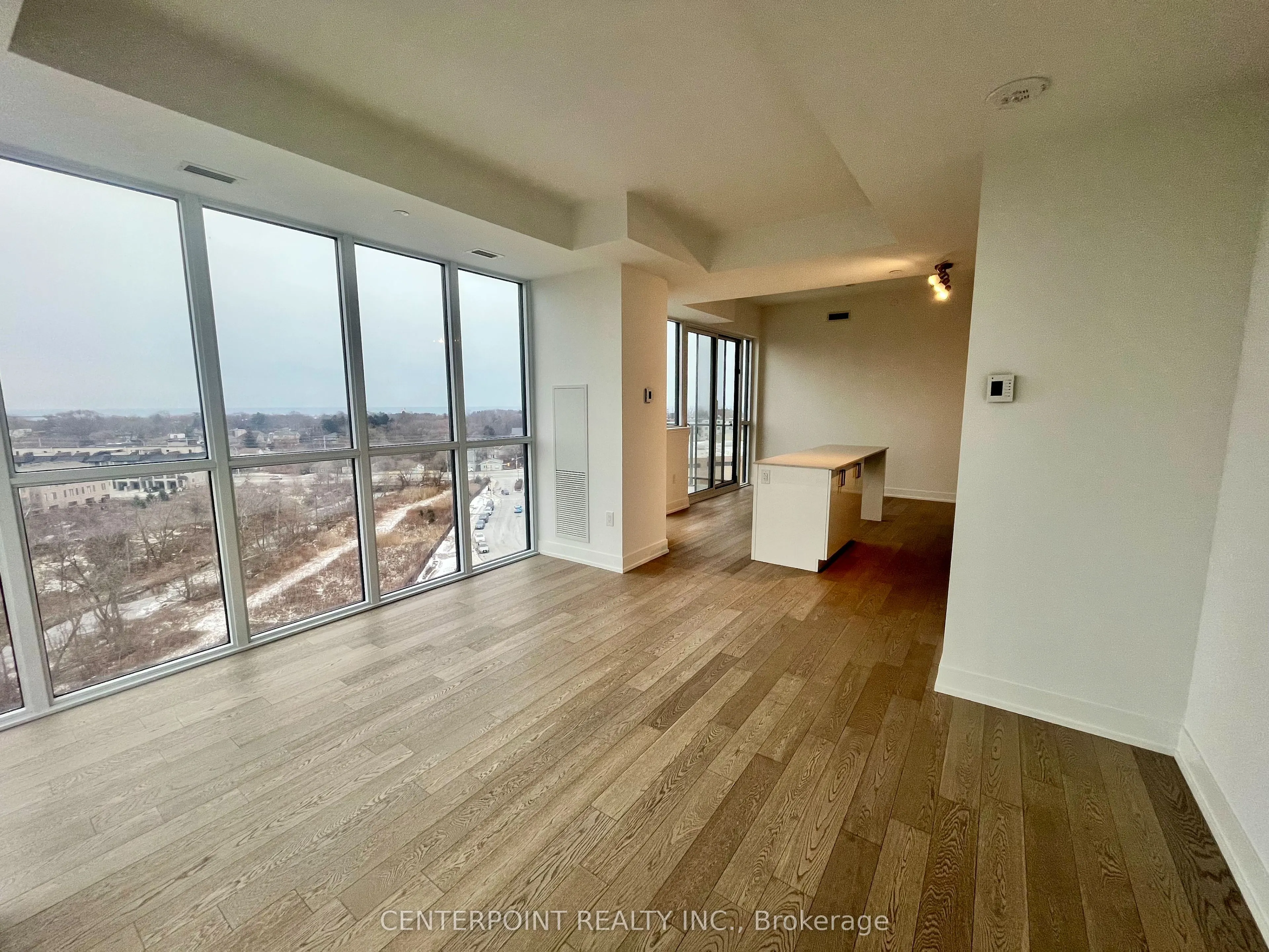 1063 Douglas McCurdy Common #803