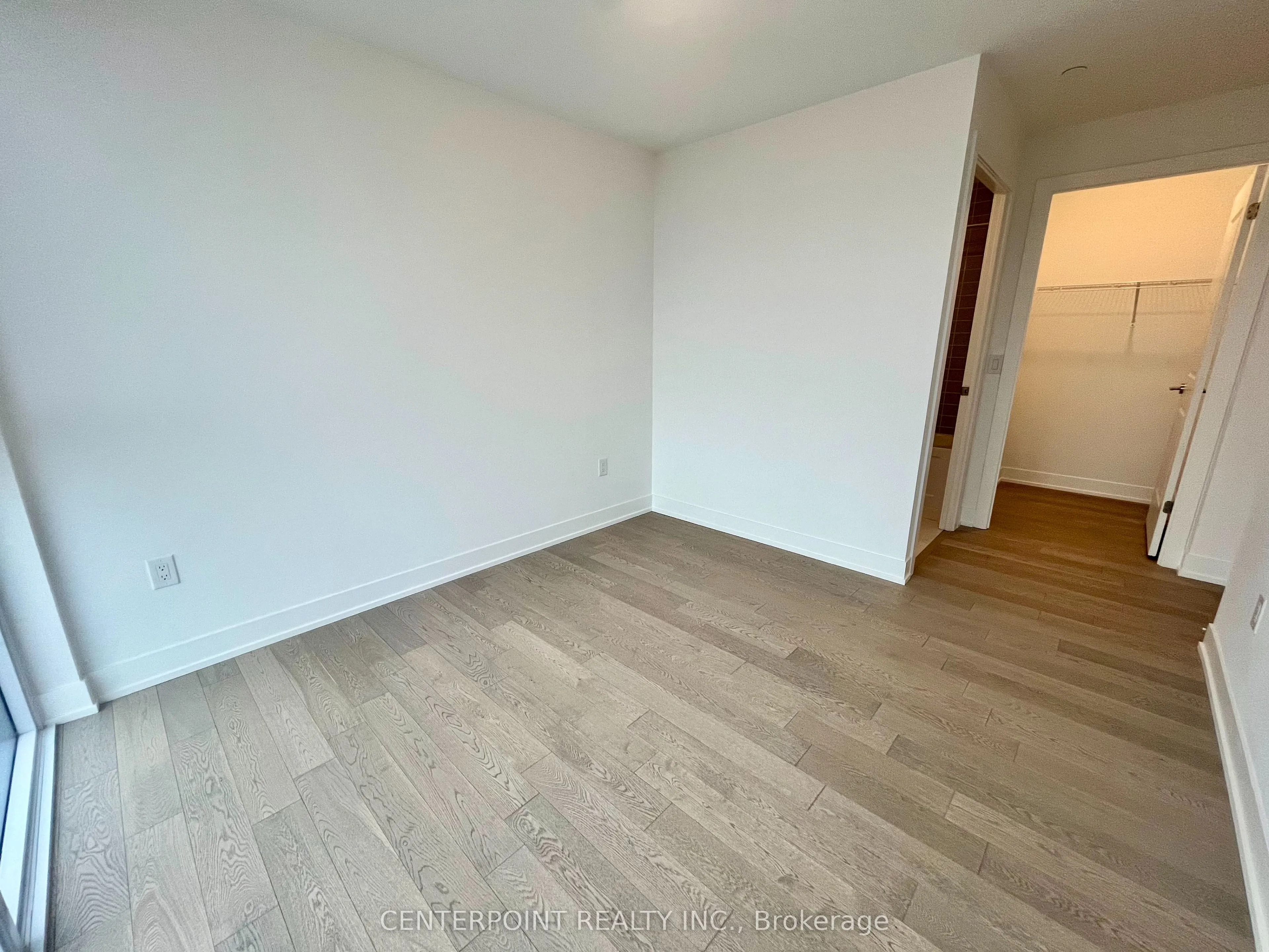 1063 Douglas McCurdy Common #803