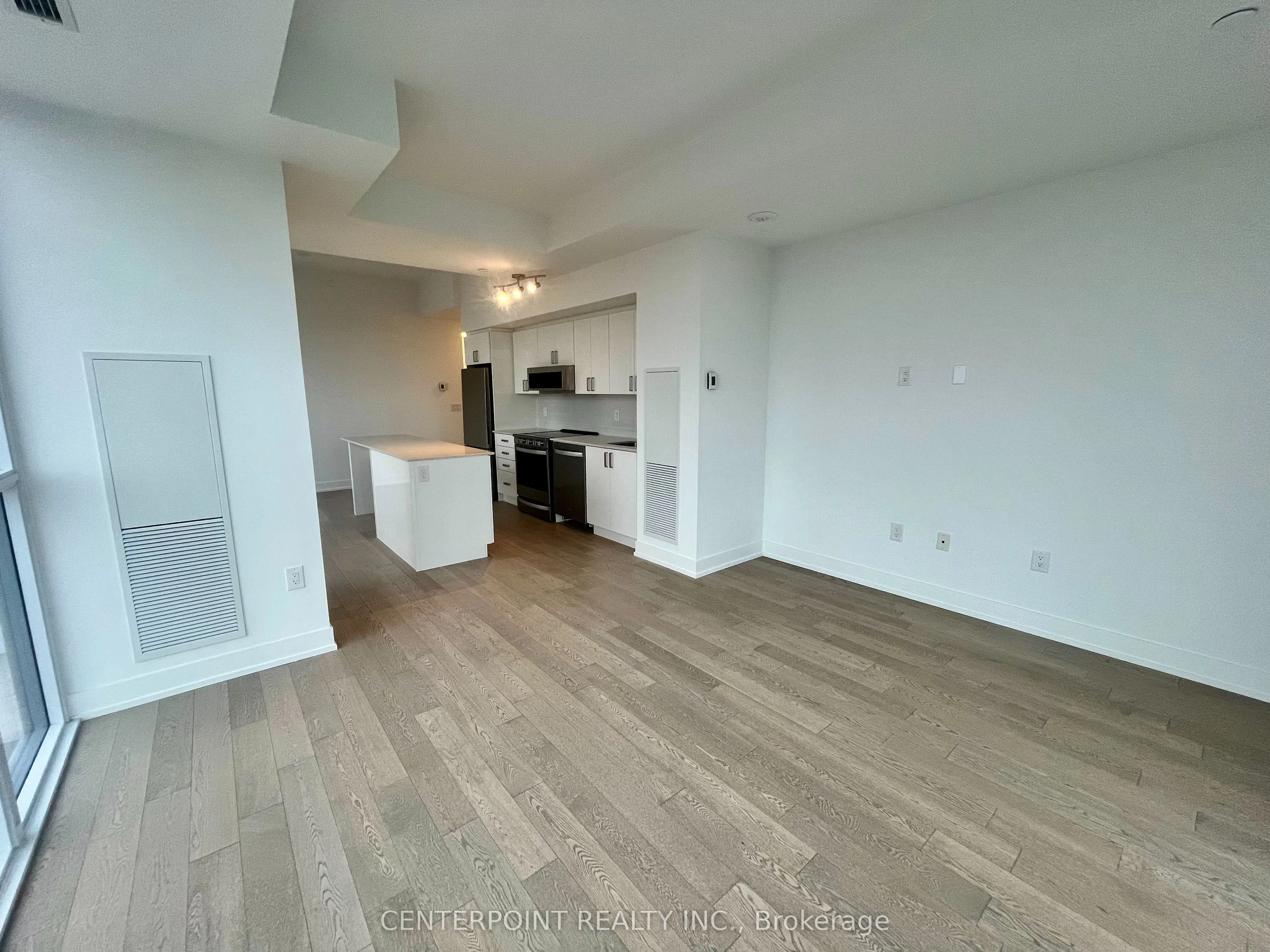 1063 Douglas McCurdy Common #803