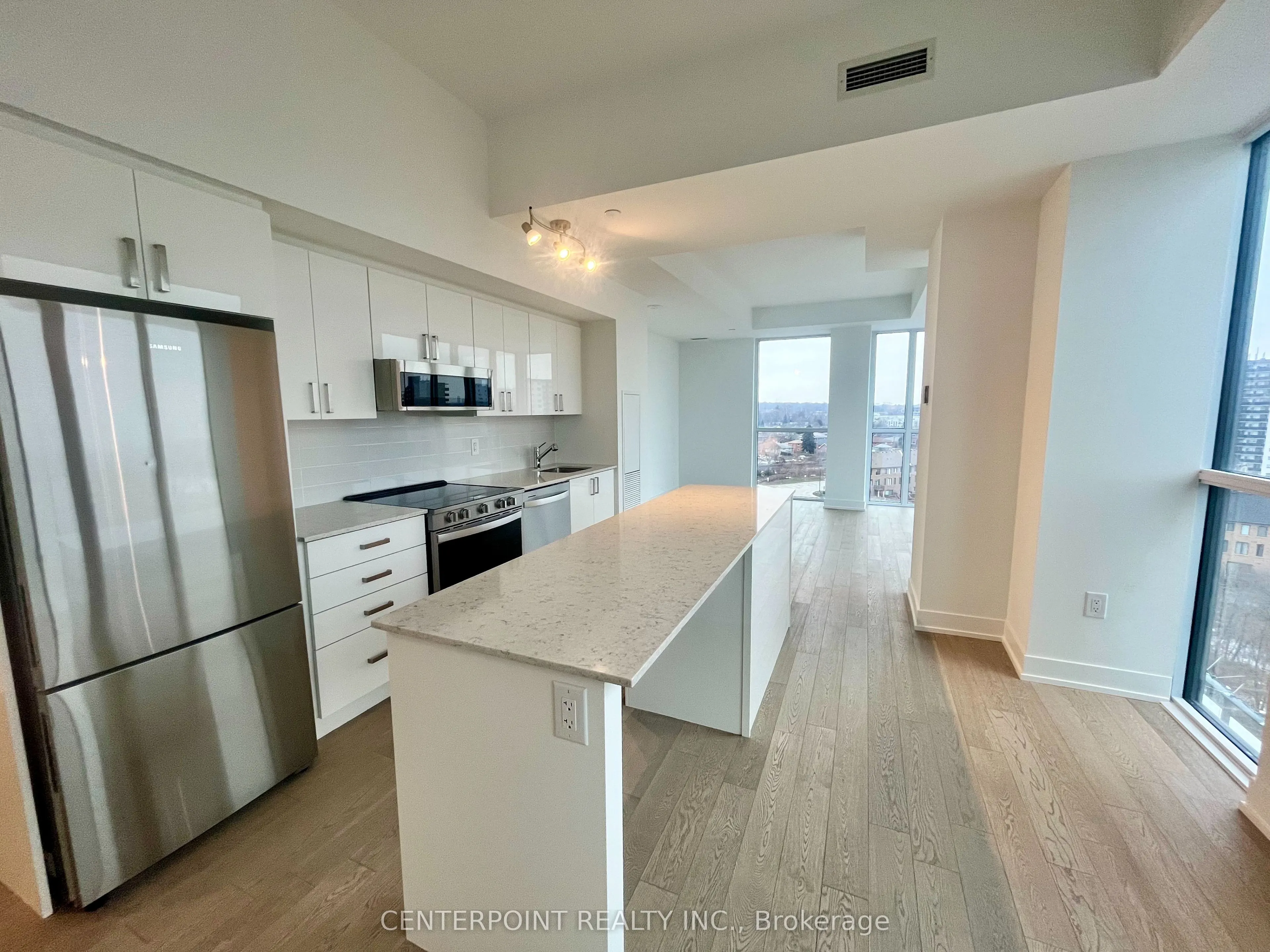 1063 Douglas McCurdy Common #803