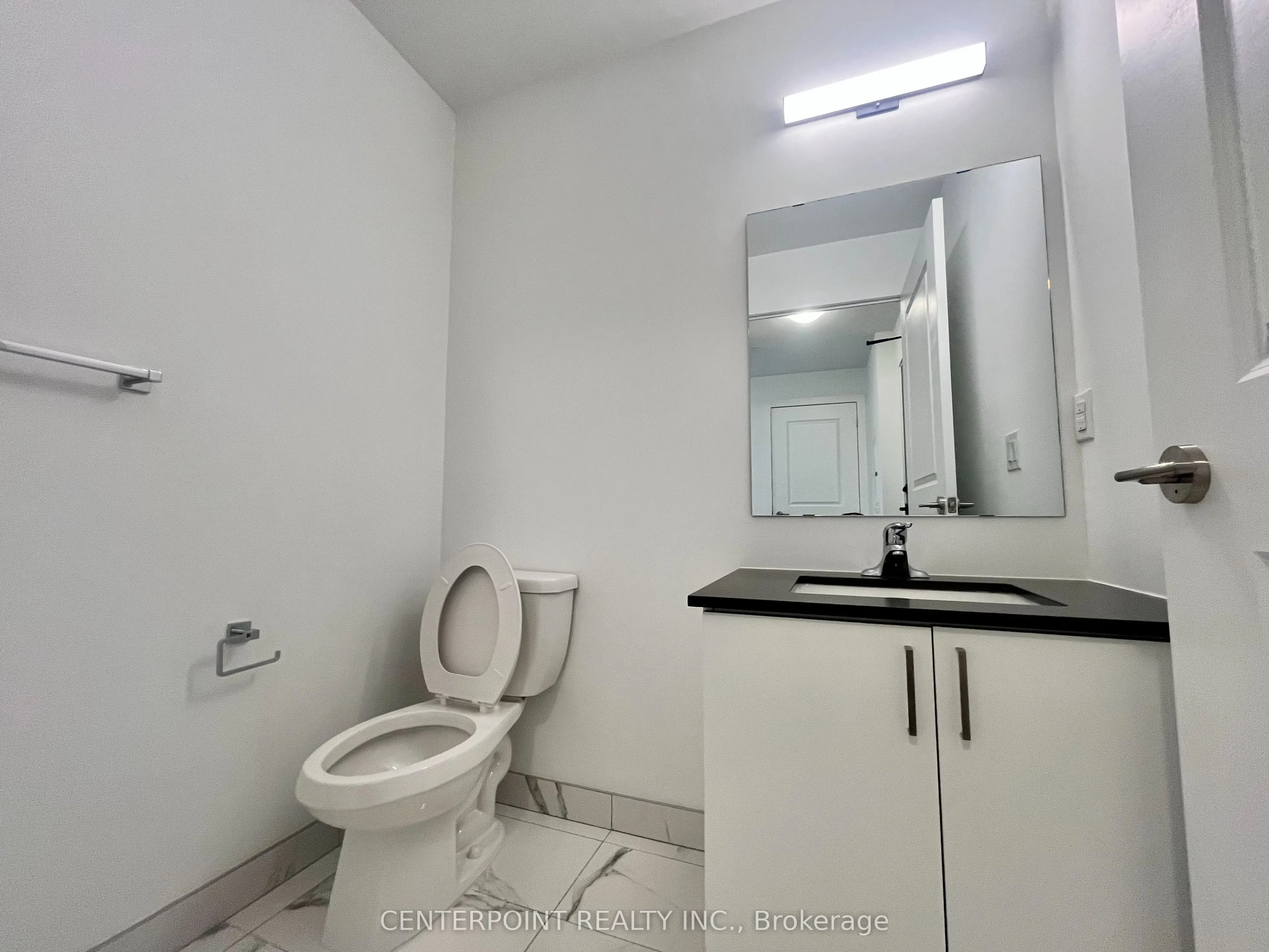 1063 Douglas McCurdy Common #803