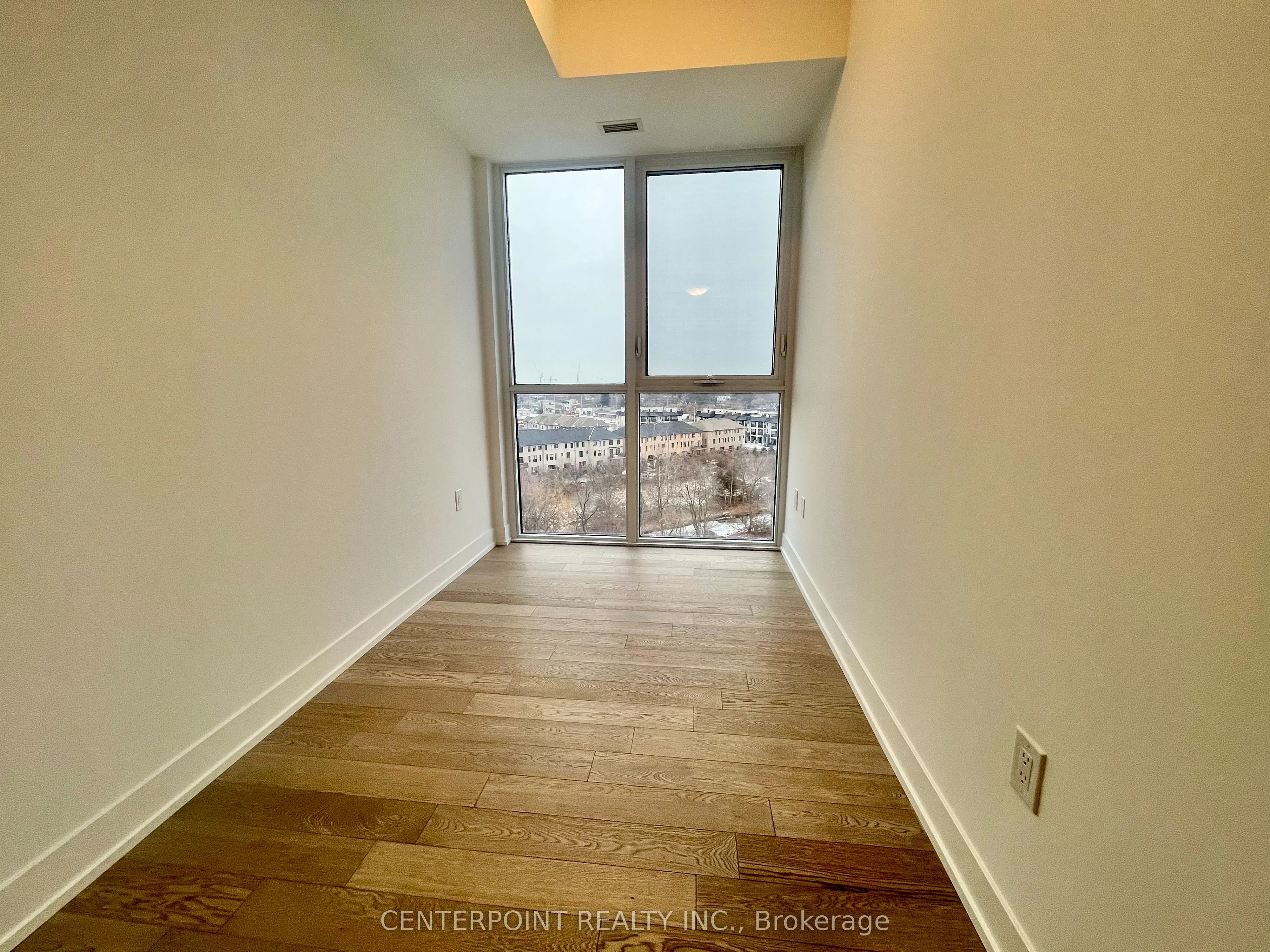 1063 Douglas McCurdy Common #803