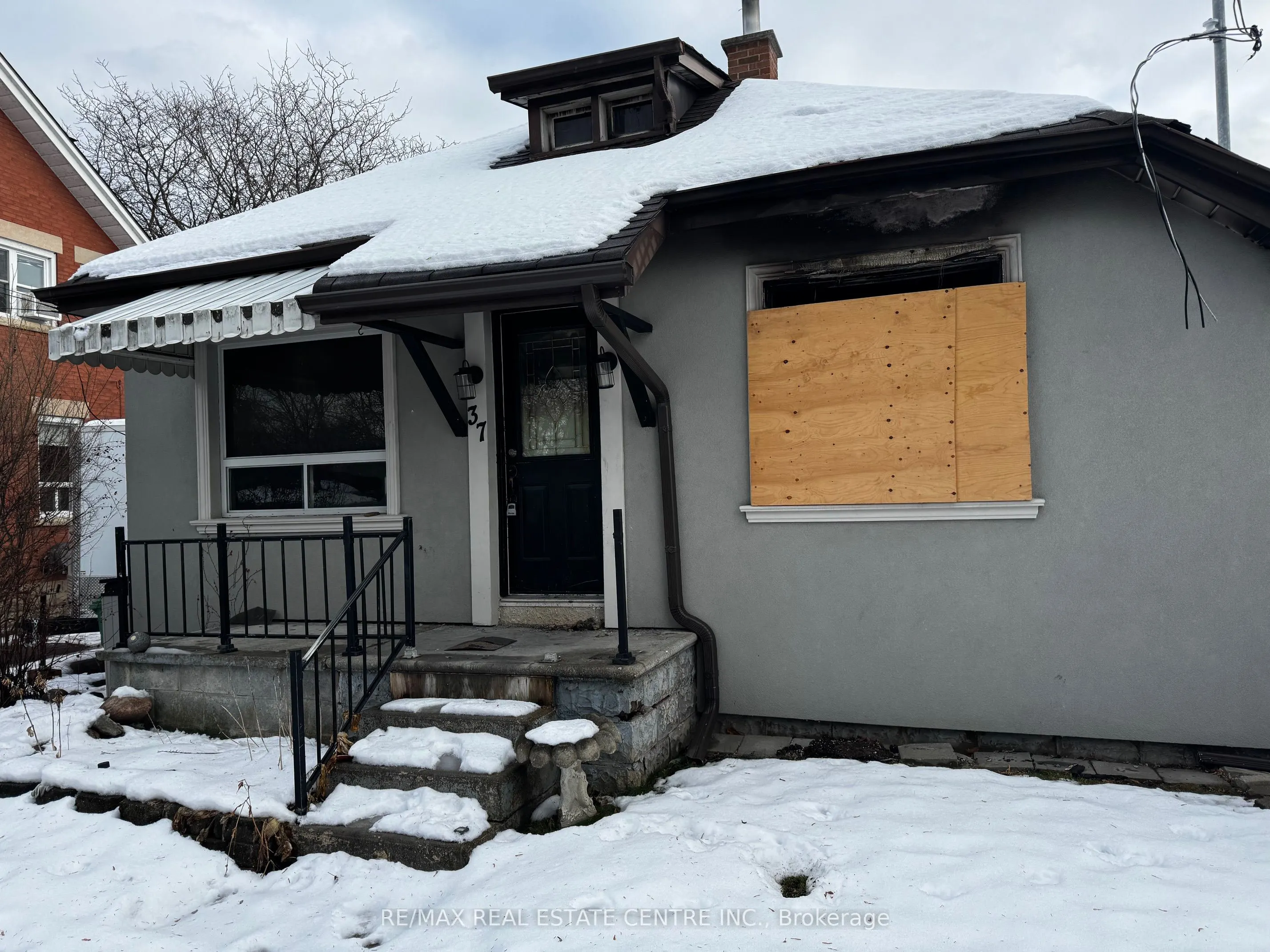 37 Rosedale Avenue W