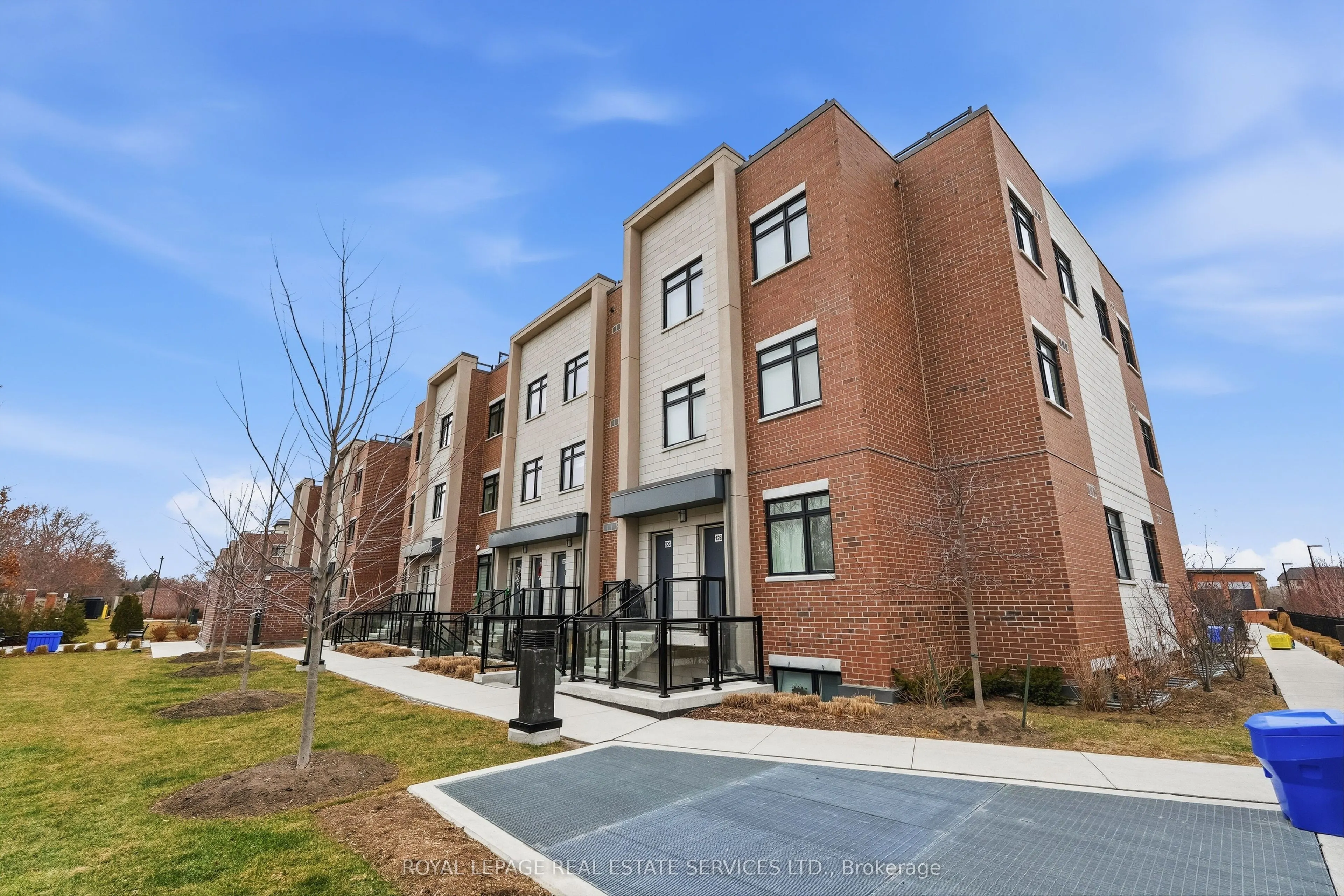 1062 Douglas McCurdy Common #227