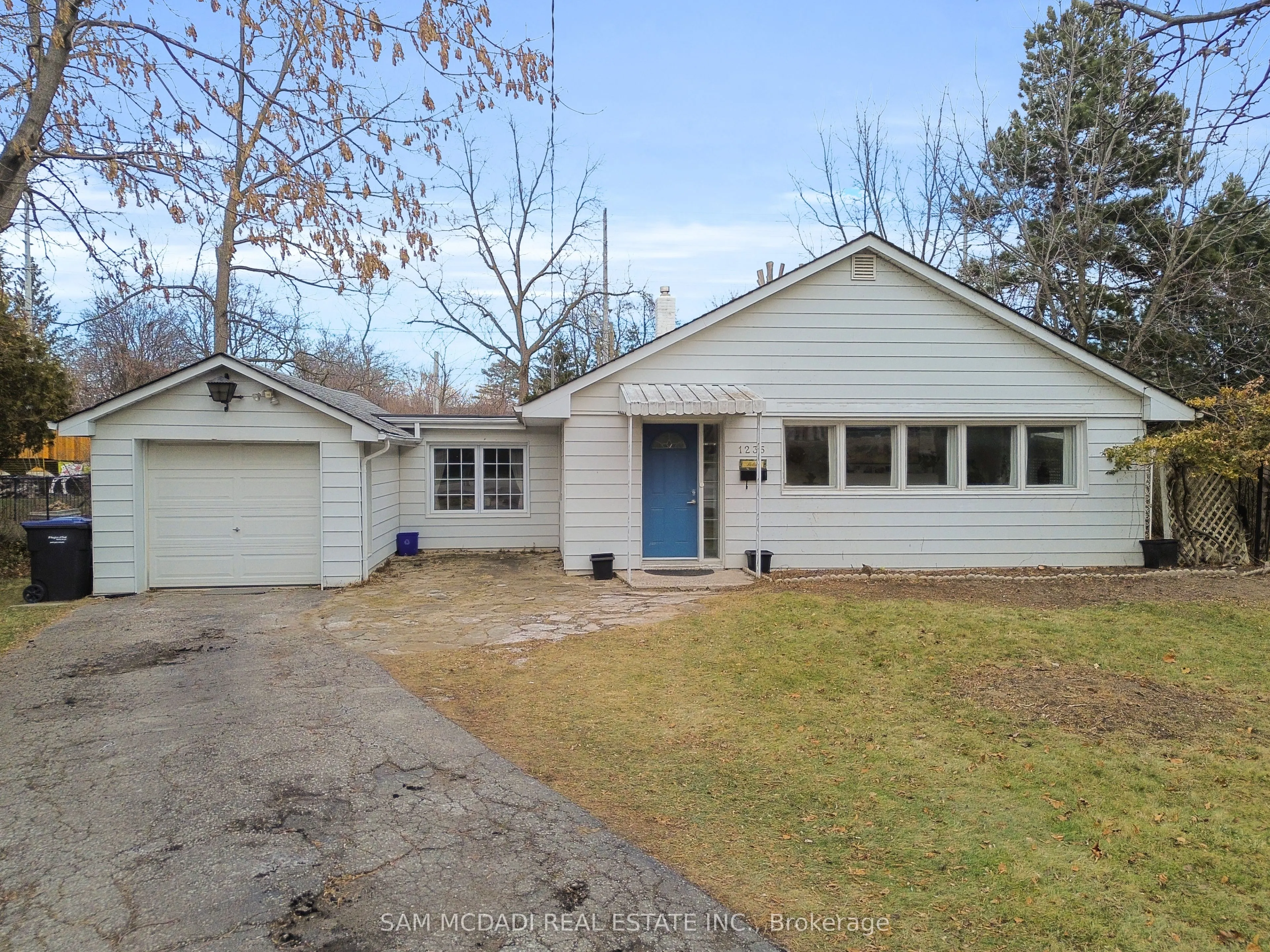 1235 Old River Road