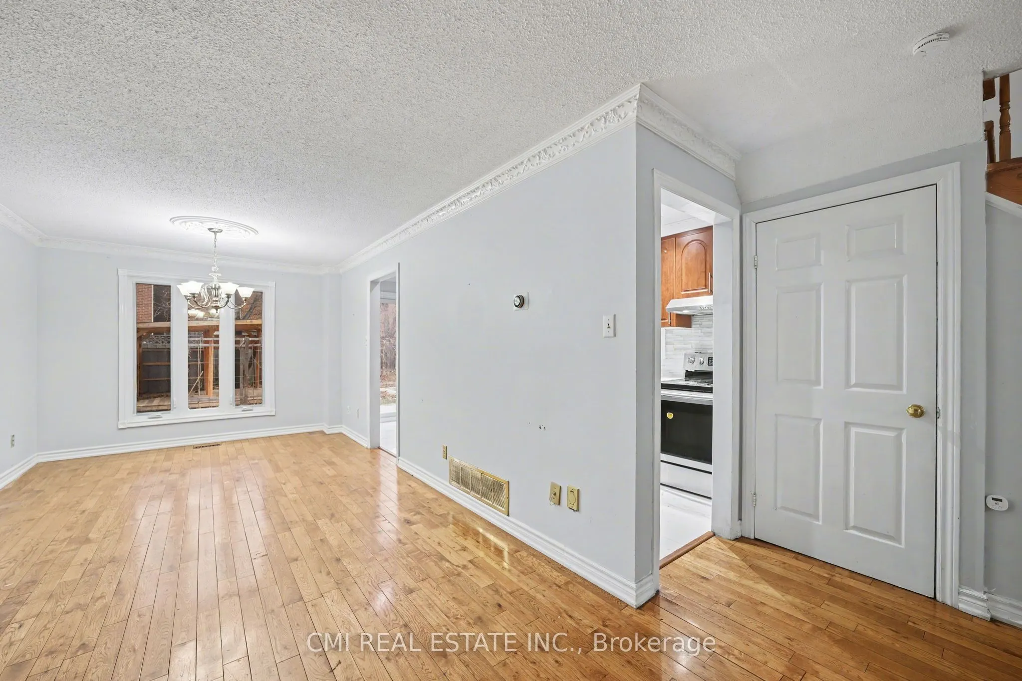 993 Lucerne Crescent