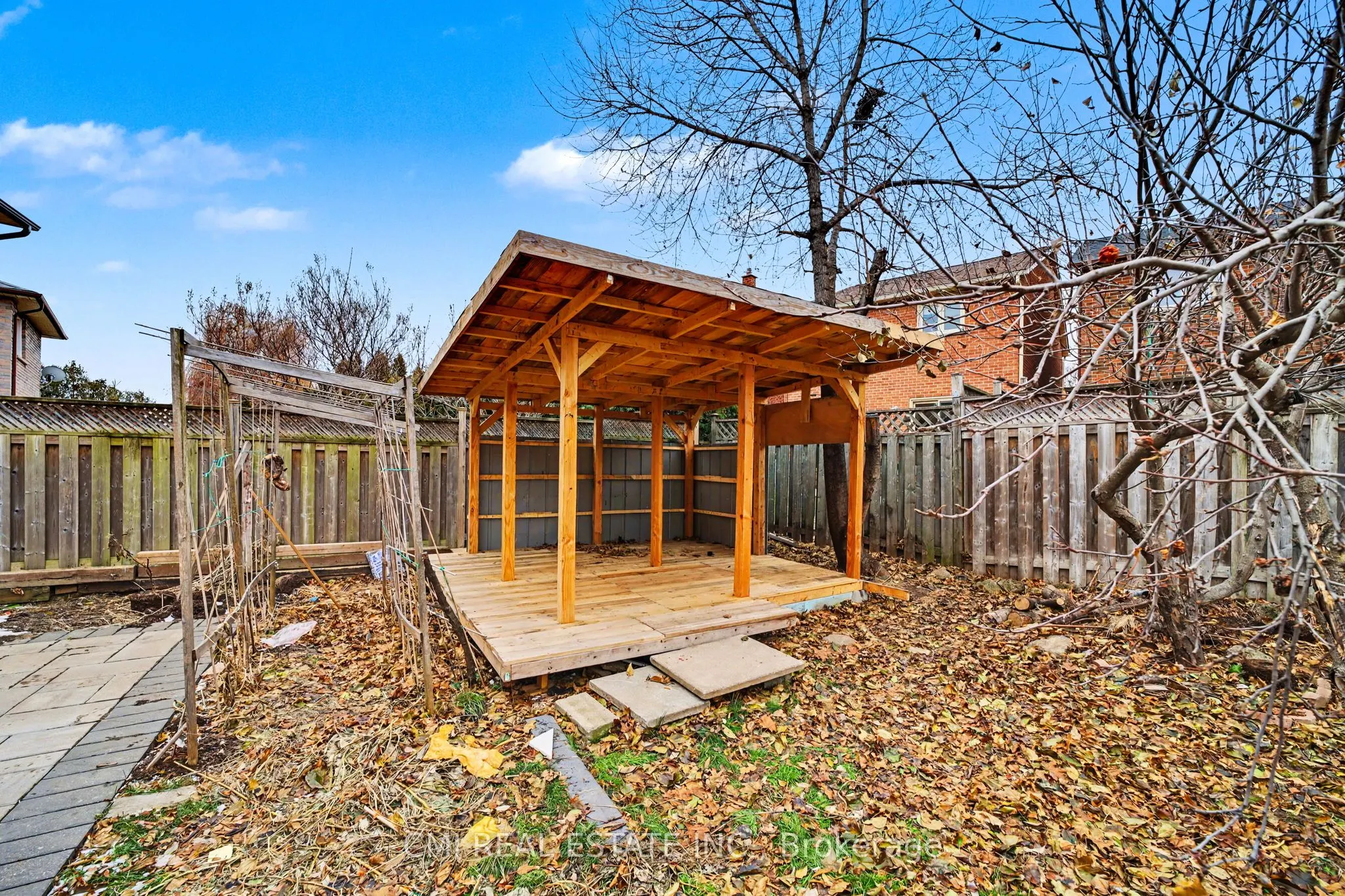993 Lucerne Crescent